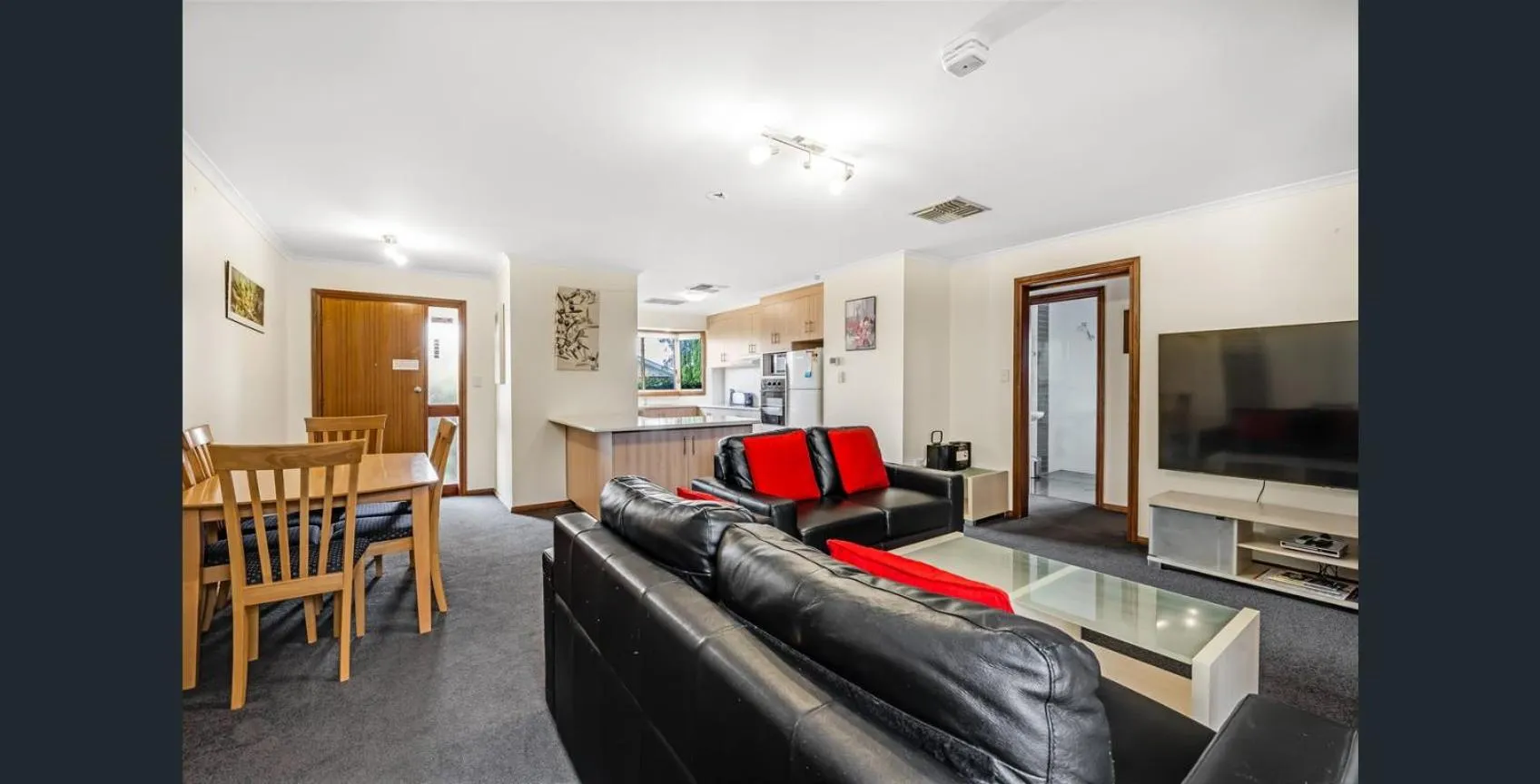 TV and multimedia in Apartments on Tolmie