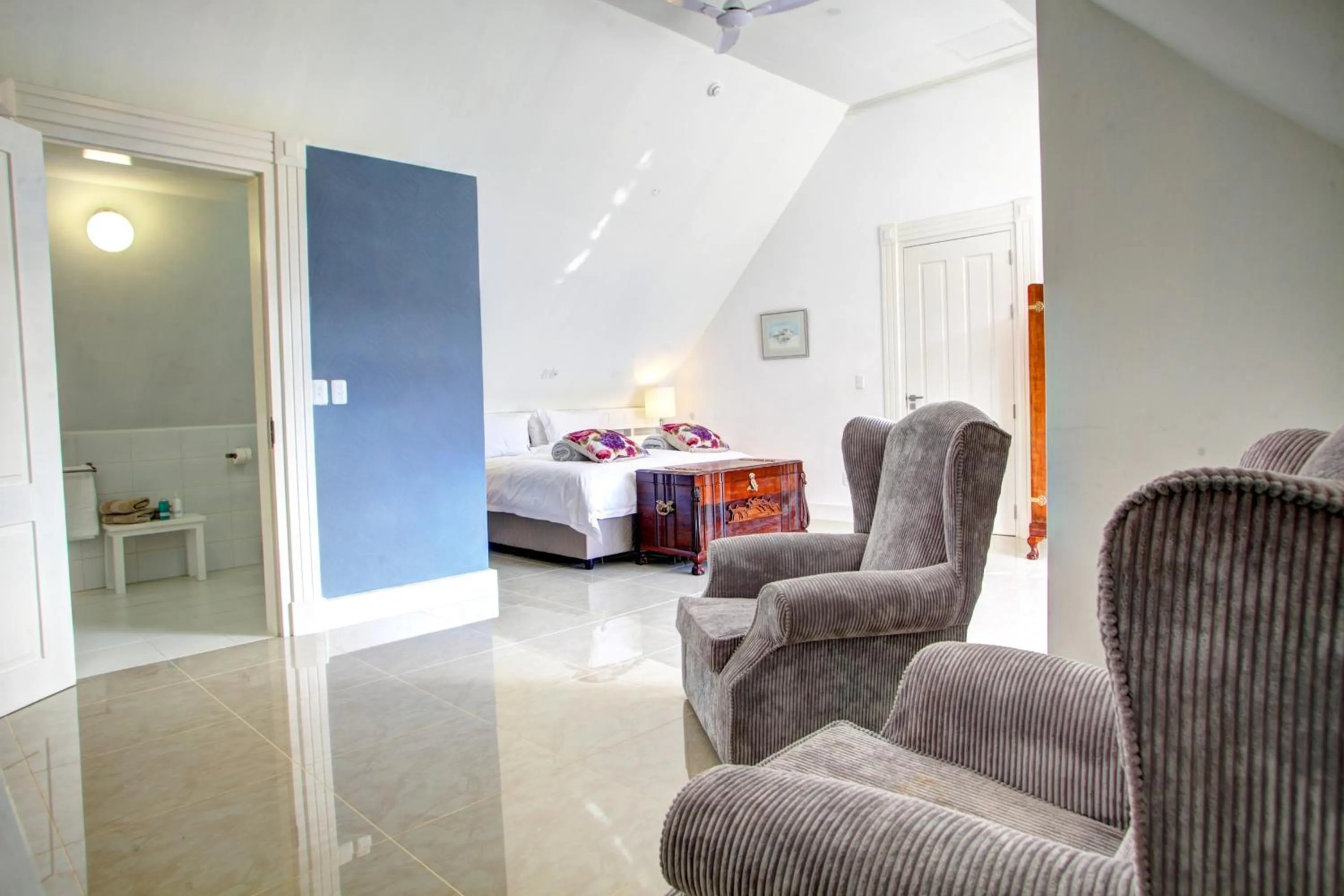 Photo of the whole room in Buffelsdam Country House