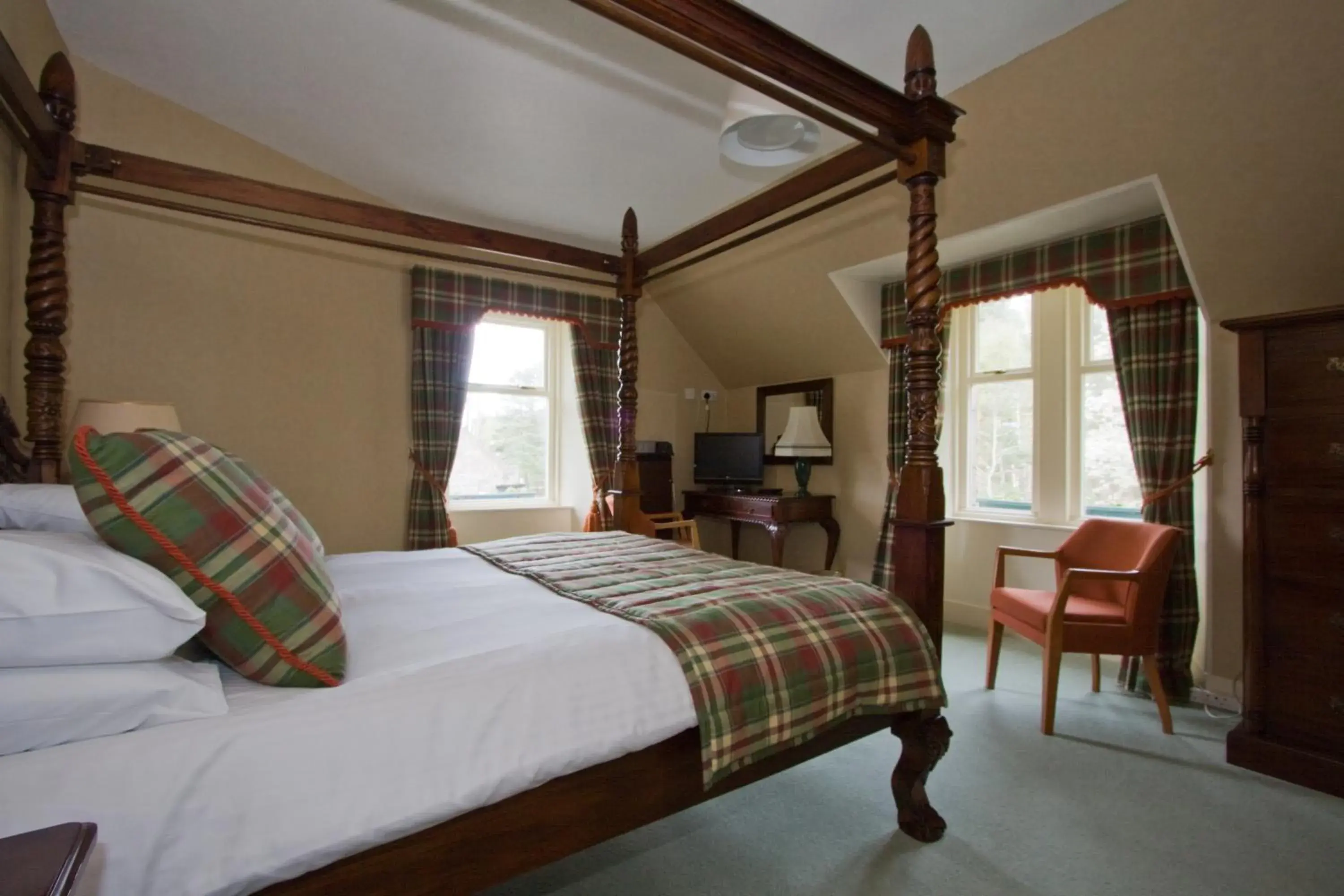 Bedroom, Bed in Loch Kinord Hotel Bedroom, Bed in Loch Kinord Hotel