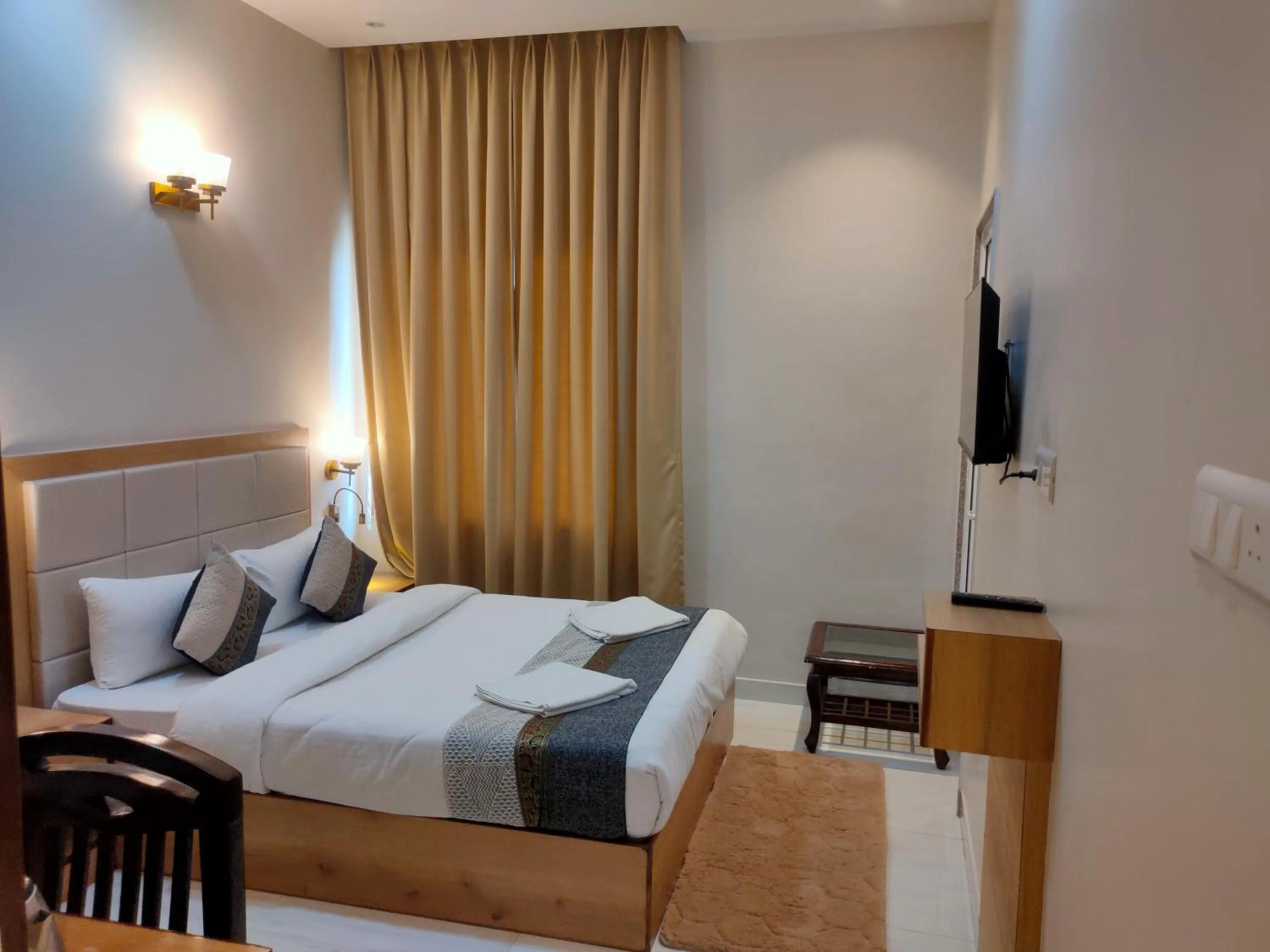 Bedroom, Bed in HVH Kashi Vishwanath - 400 meters from Kashi Vishwanath Temple & Ganga Aarti Ghat