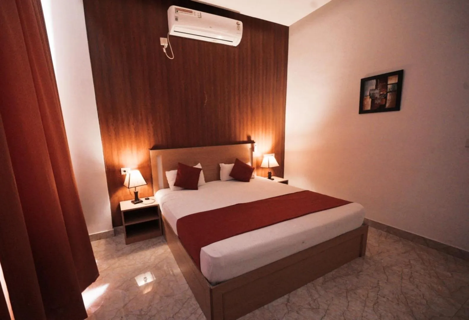 Photo of the whole room, Bed in The Retreat