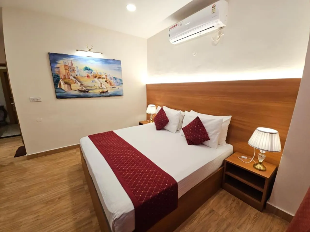 Photo of the whole room, Bed in The Retreat