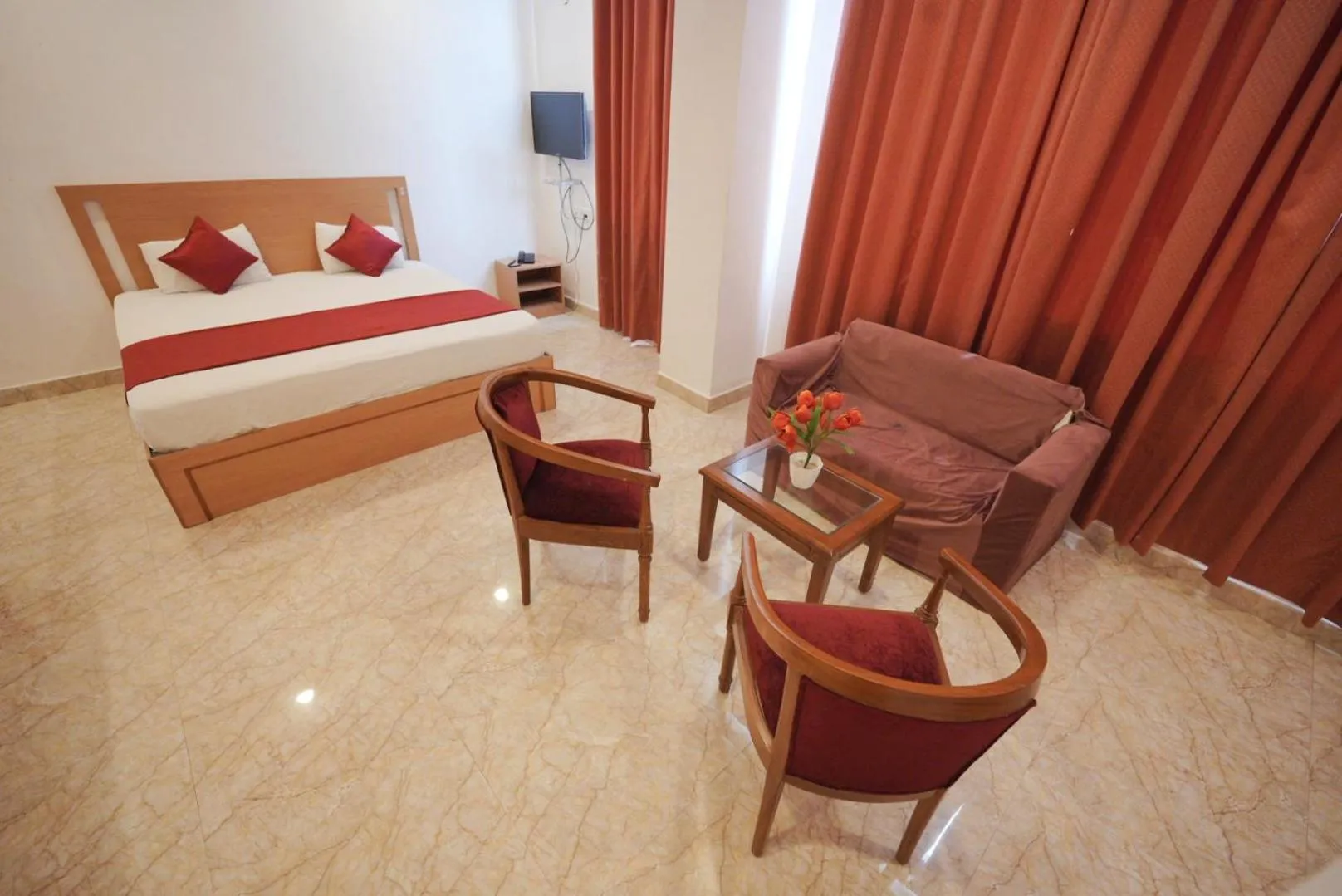 Seating area, Bed in The Retreat