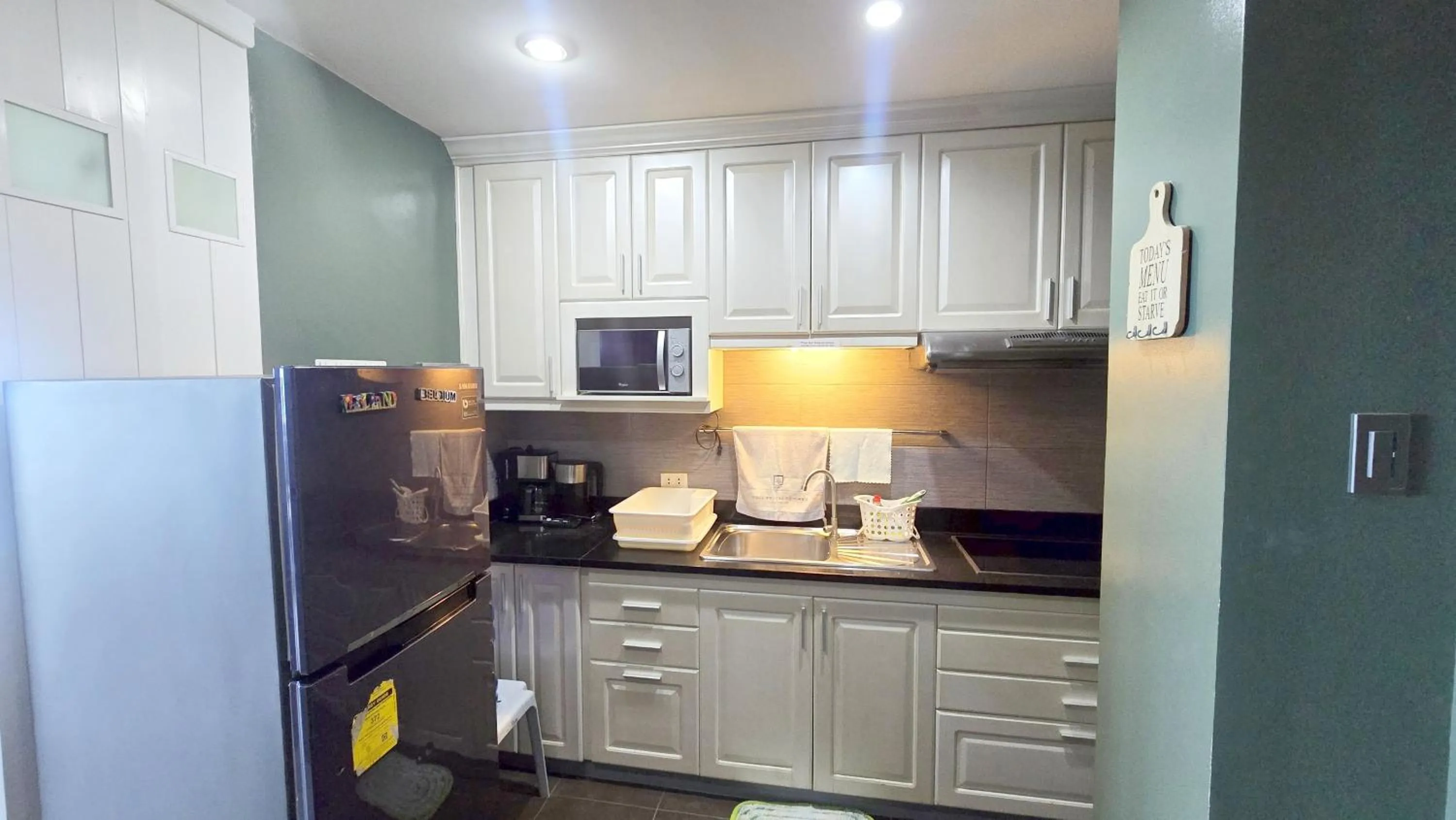 Kitchen or kitchenette in La Mirada Residences