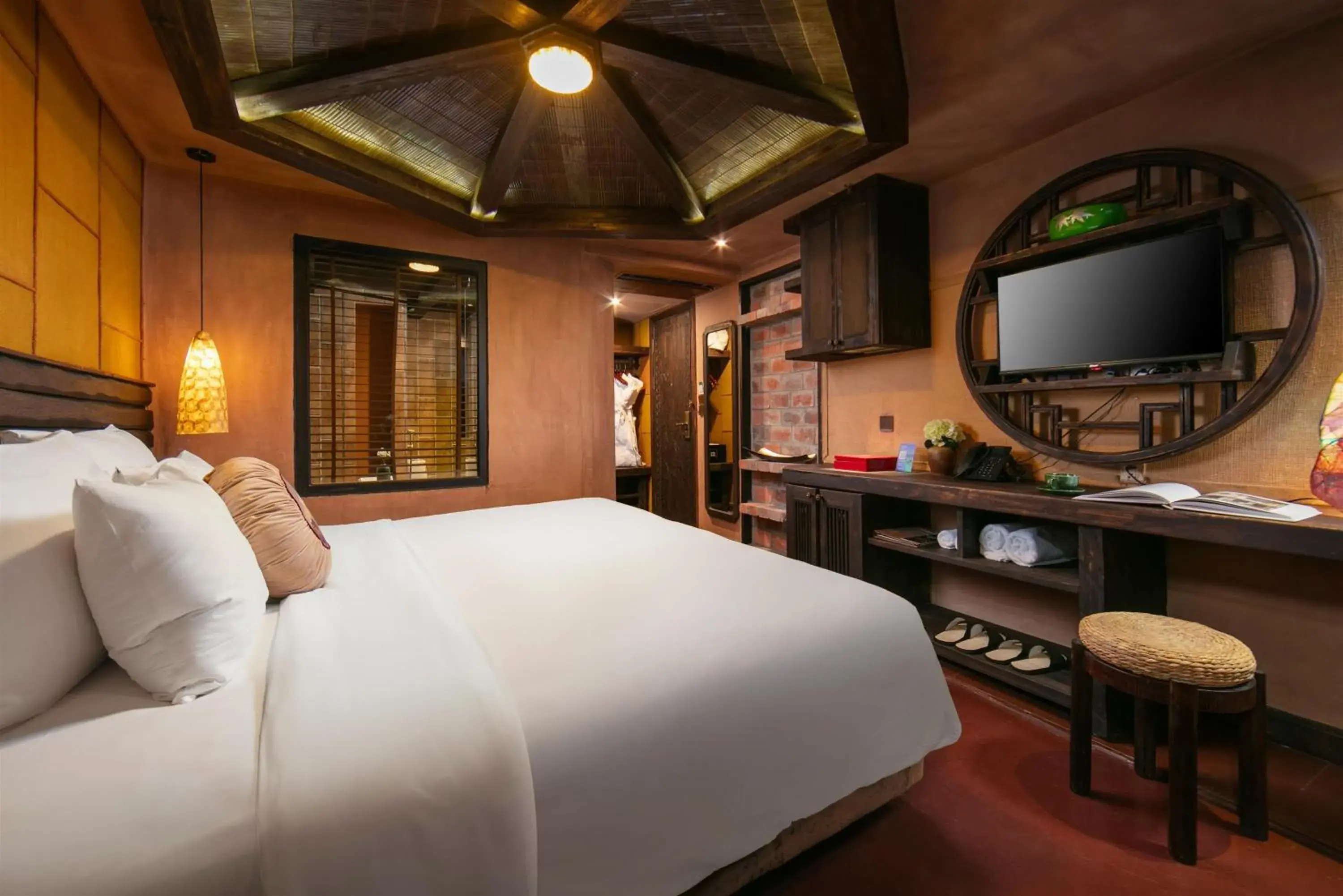 Bed in Kecho Legacy Hotel Hanoi & Spa Bed in Kecho Legacy Hotel Hanoi & Spa