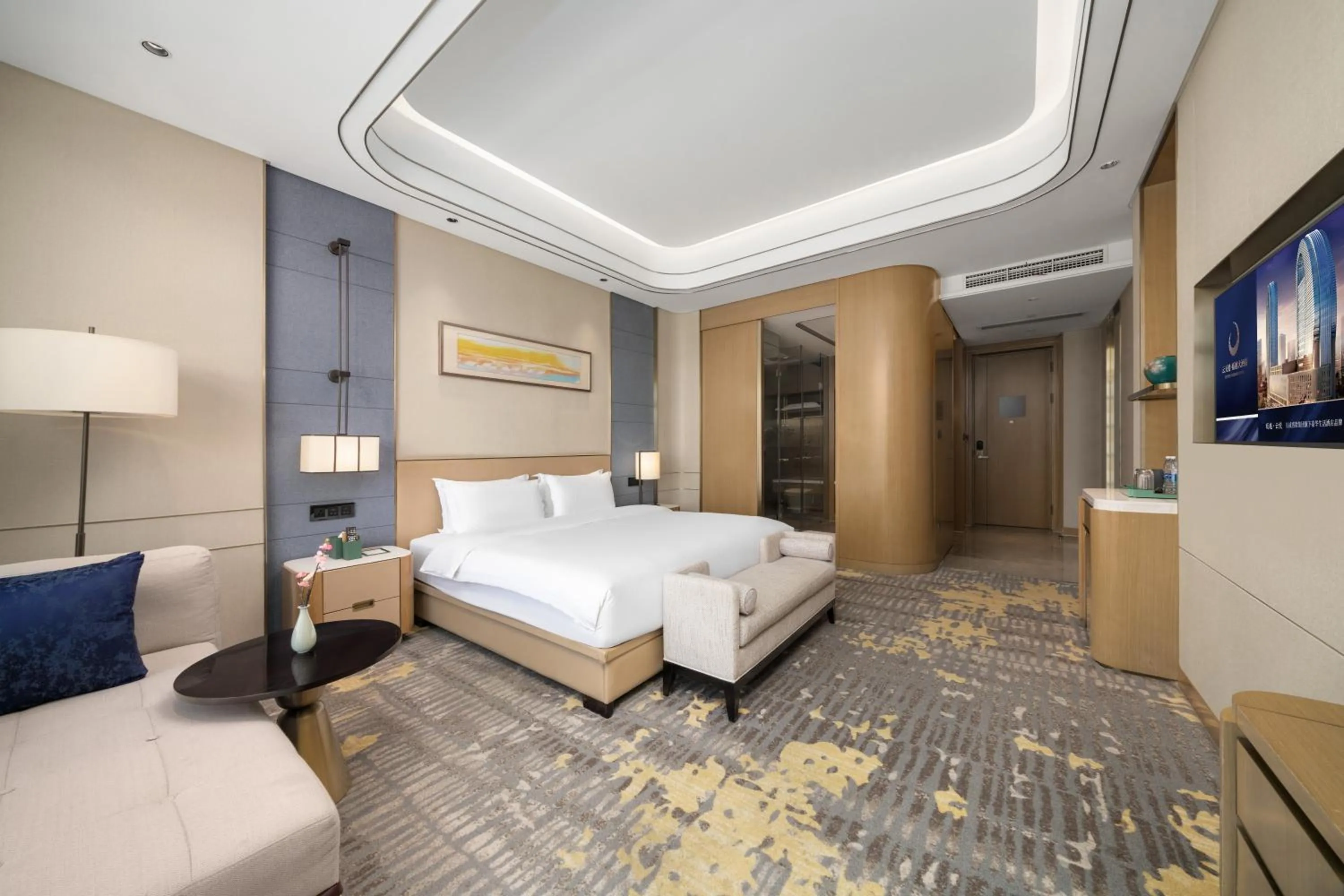 Bed in YTL OuYue International Hotel