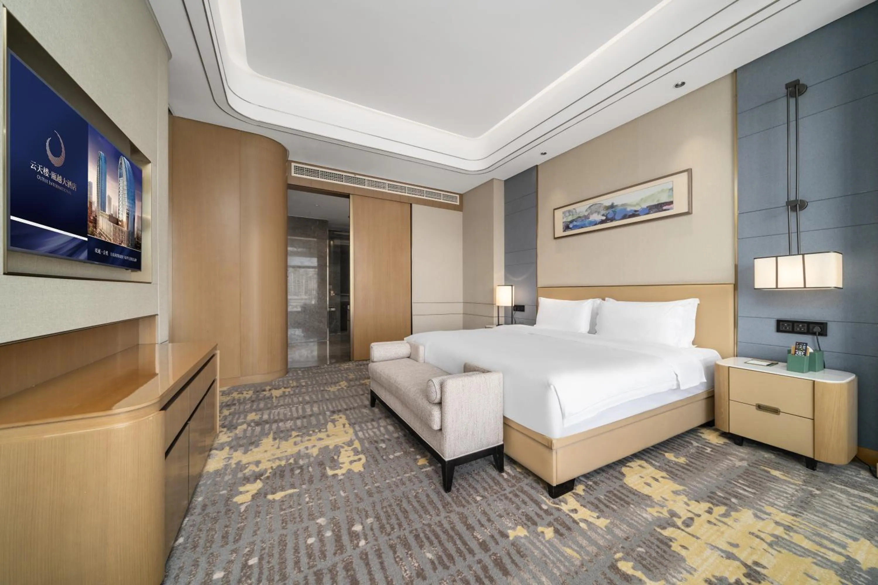 Bed in YTL OuYue International Hotel