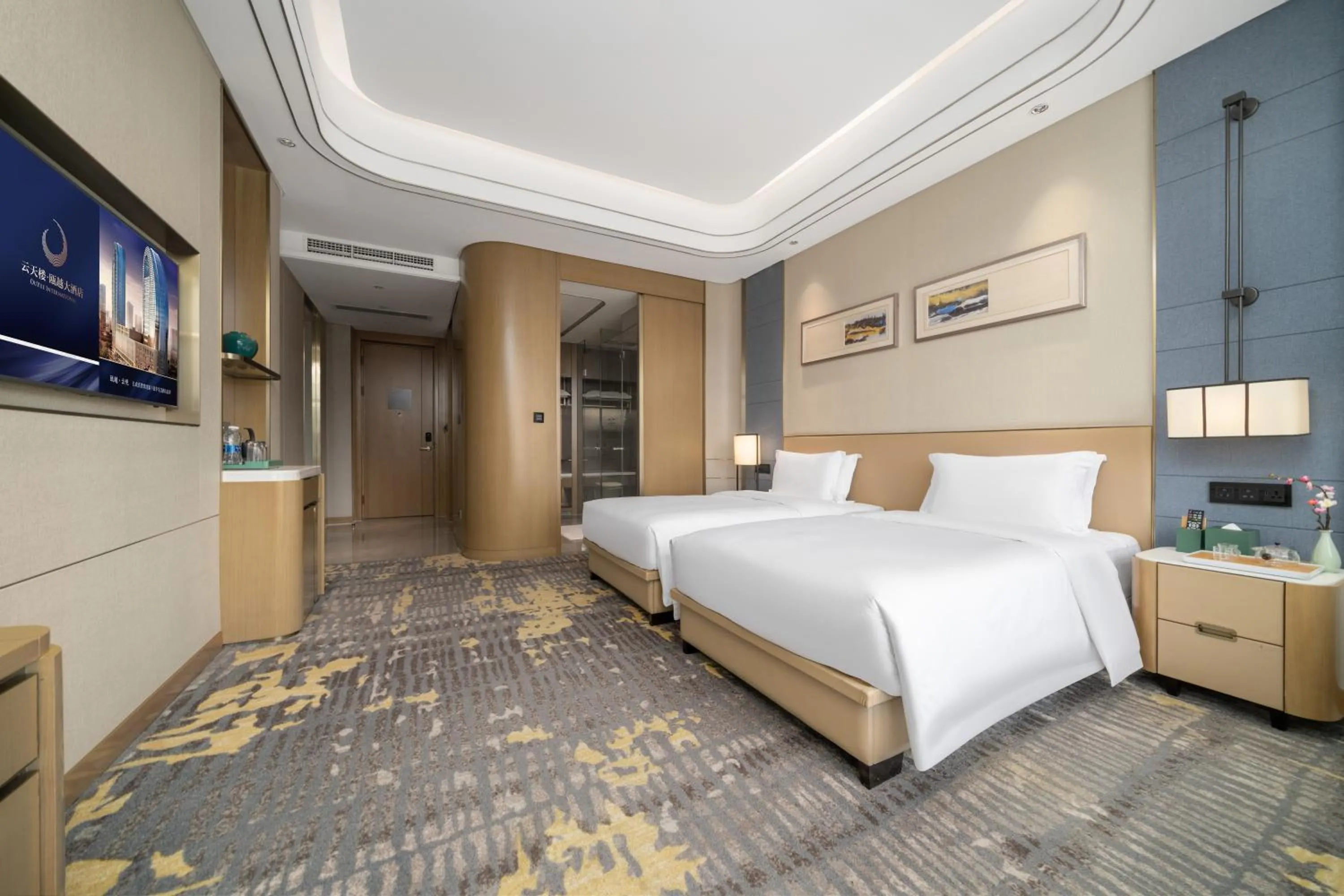 Bed in YTL OuYue International Hotel