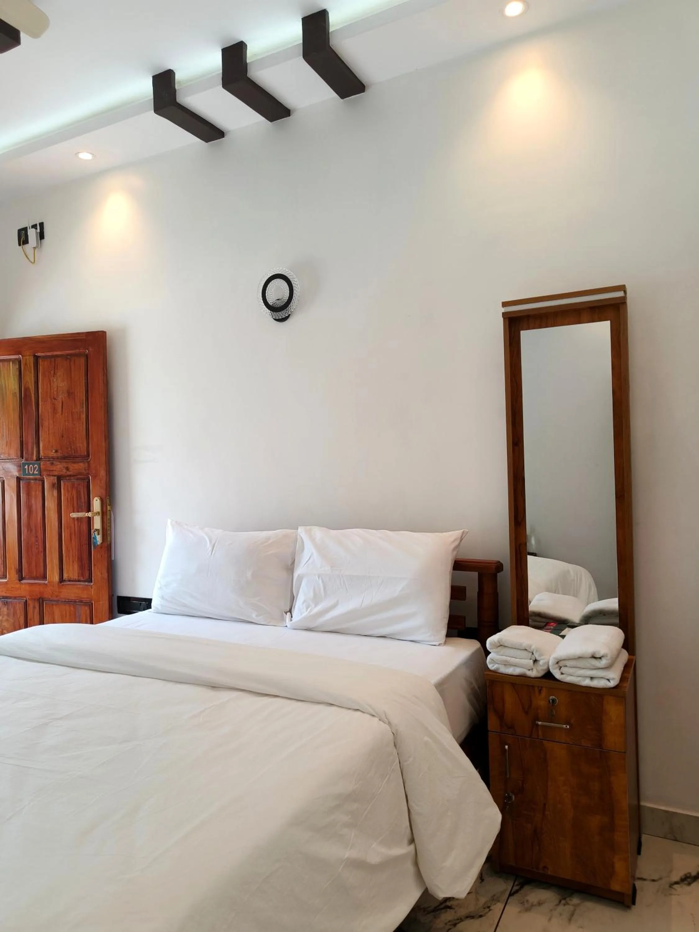 Bed in Wavealokam Beach Retreat