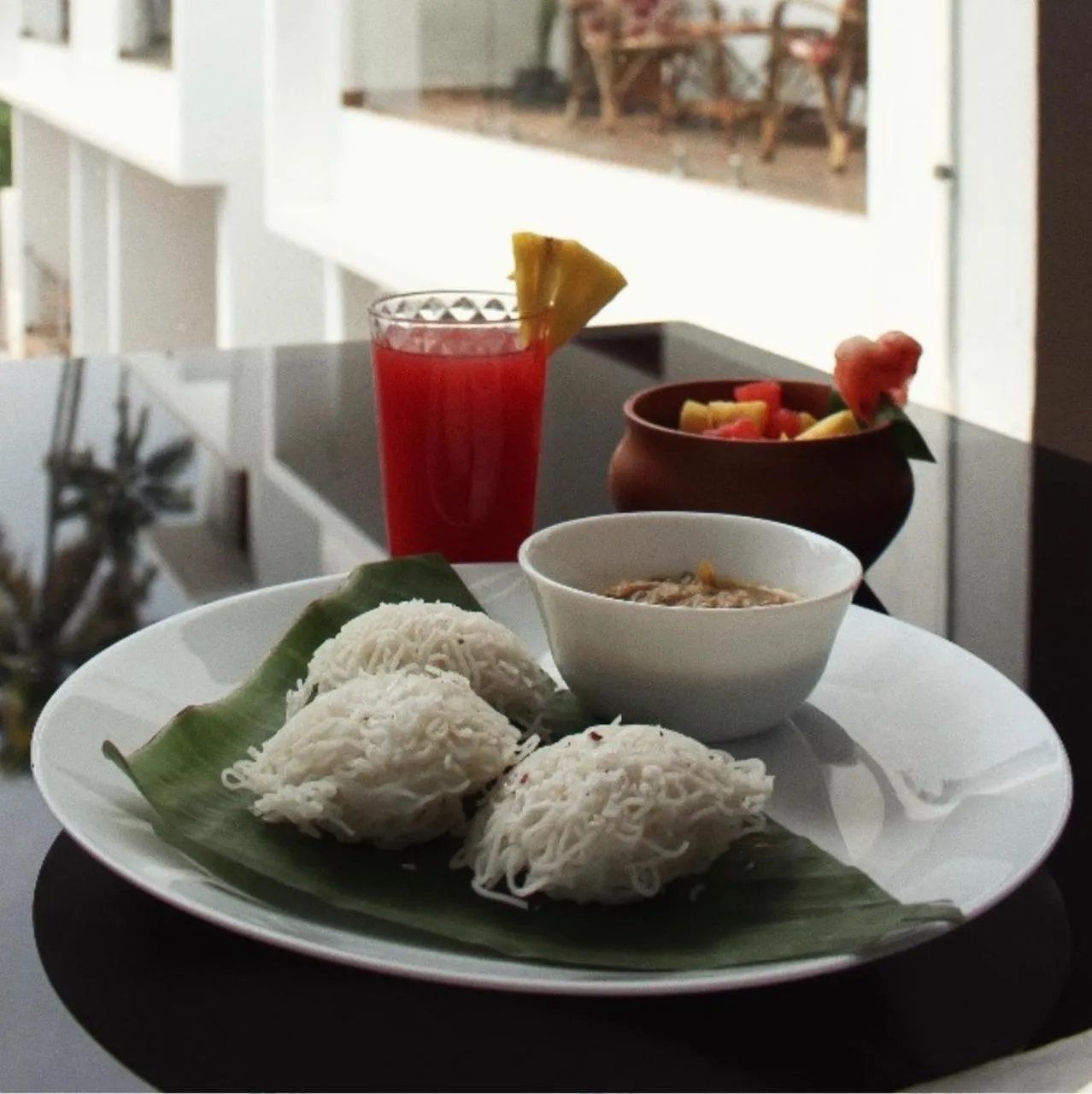 Breakfast in Wavealokam Beach Retreat