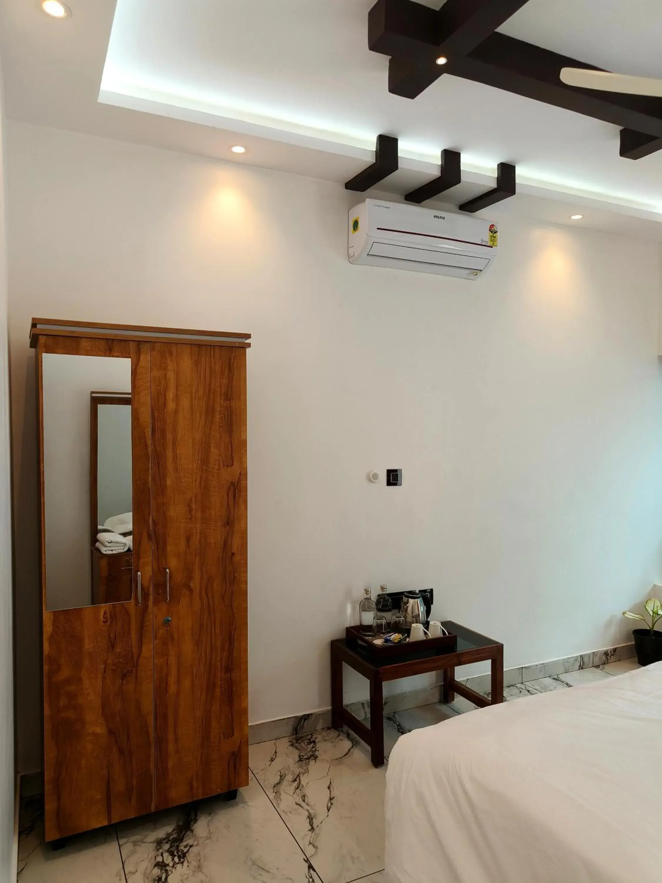 wardrobe, Bed in Wavealokam Beach Retreat wardrobe, Bed in Wavealokam Beach Retreat