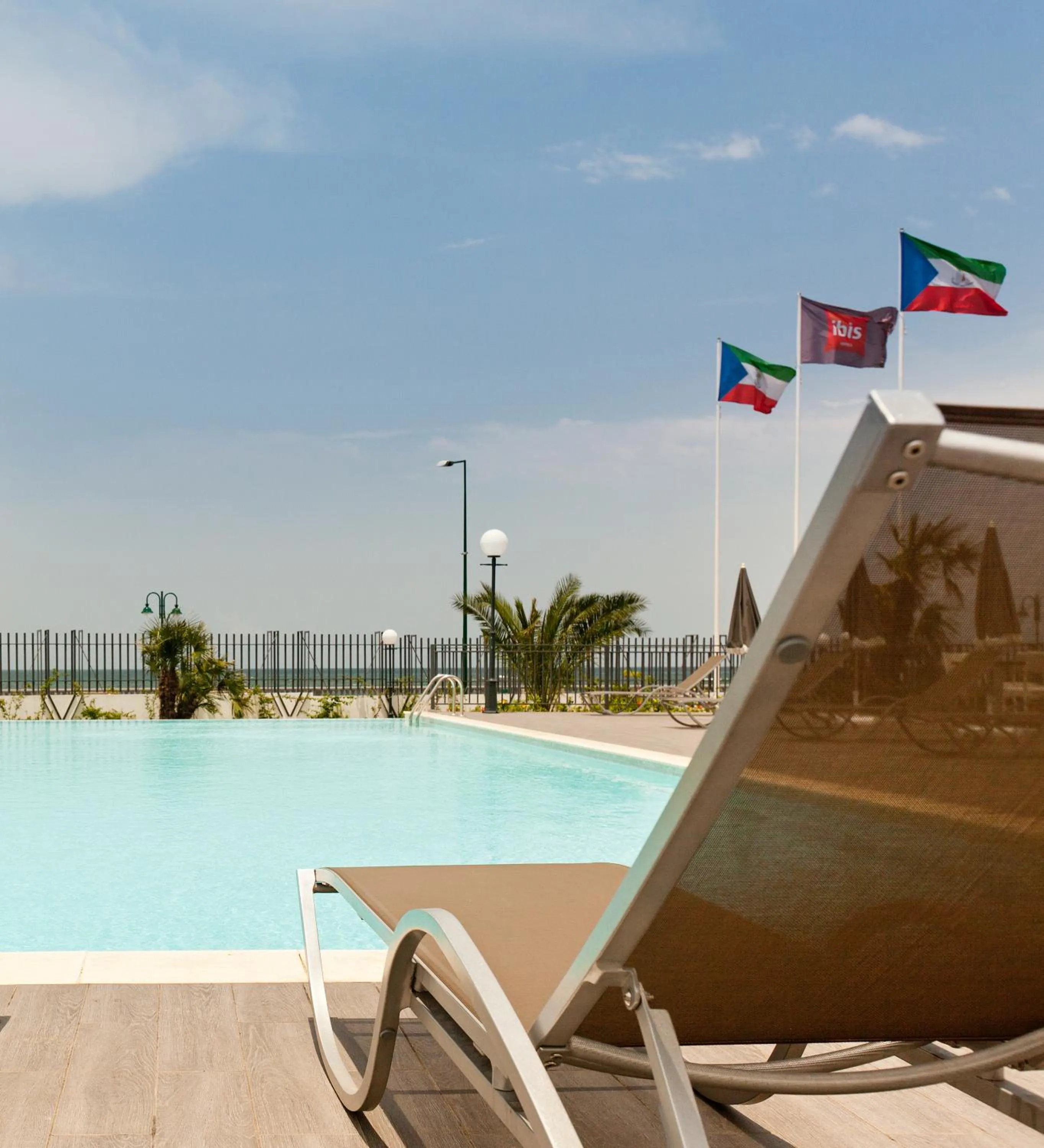 Swimming pool in Ibis Bata