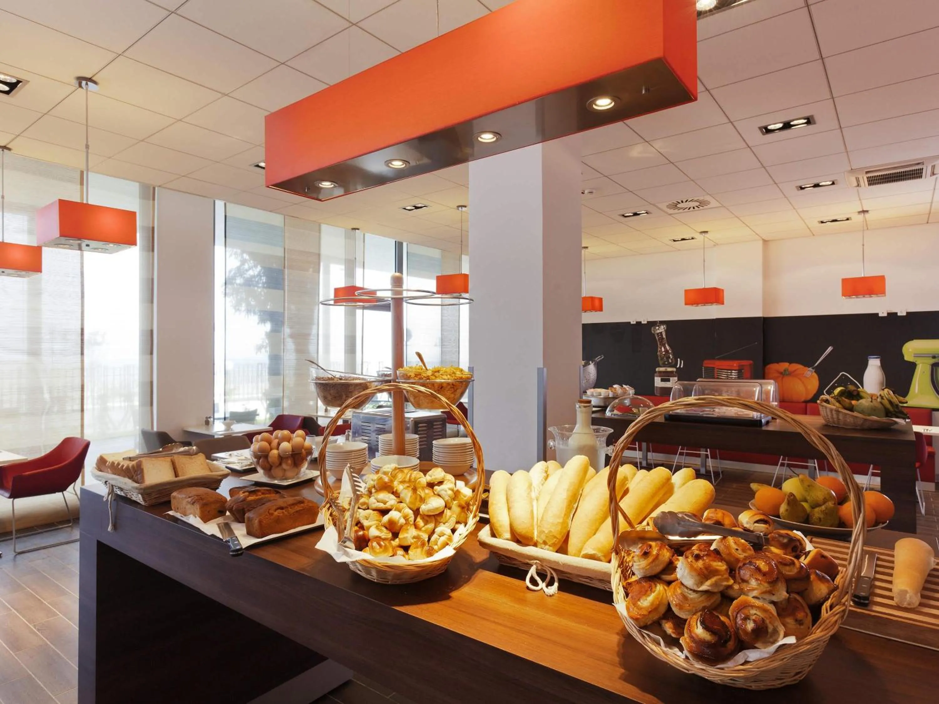 Restaurant/places to eat in Ibis Bata