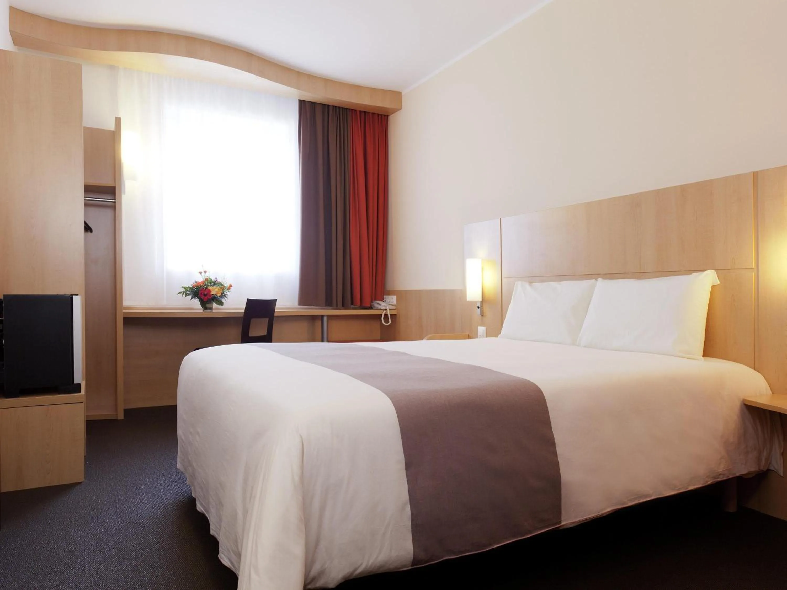 Bedroom in Ibis Bata