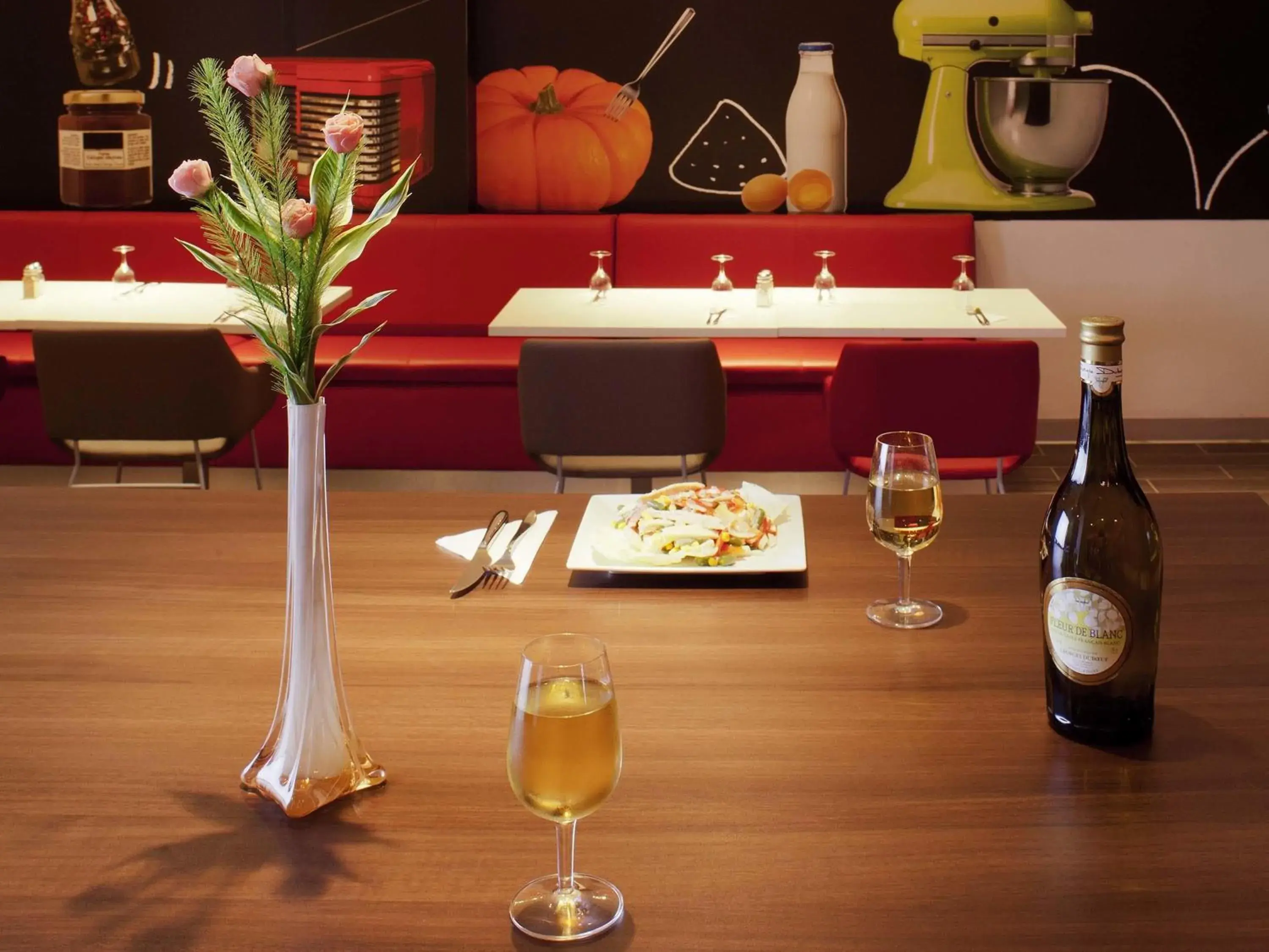 Restaurant/places to eat in Ibis Bata Restaurant/places to eat in Ibis Bata