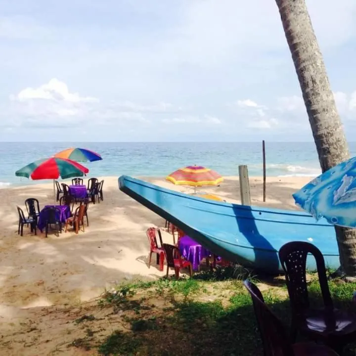 Rainbow Beach Hotel