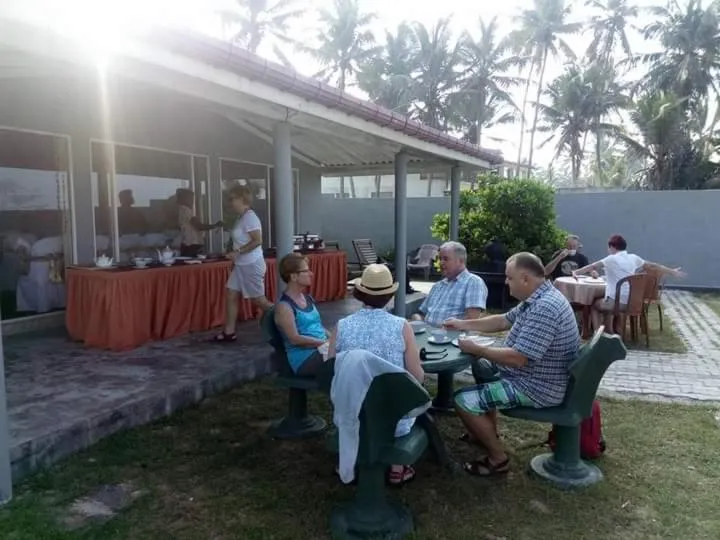 Rainbow Beach Hotel