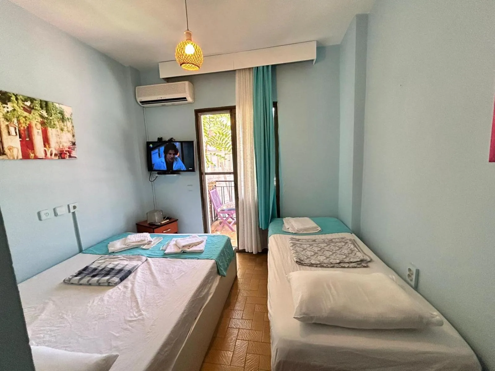 Photo of the whole room, Bed in Yeşim Pansiyon