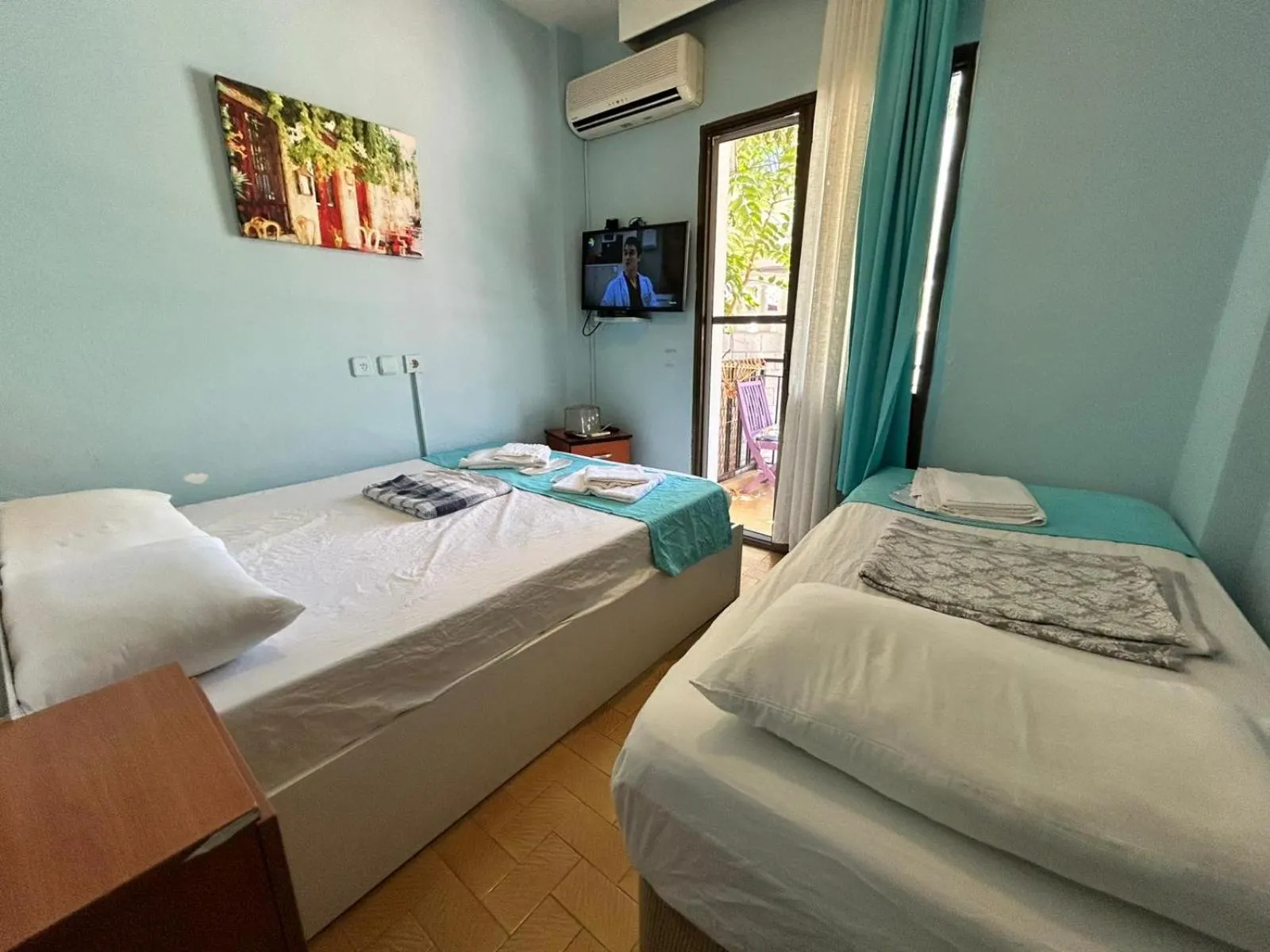 Photo of the whole room, Bed in Yeşim Pansiyon