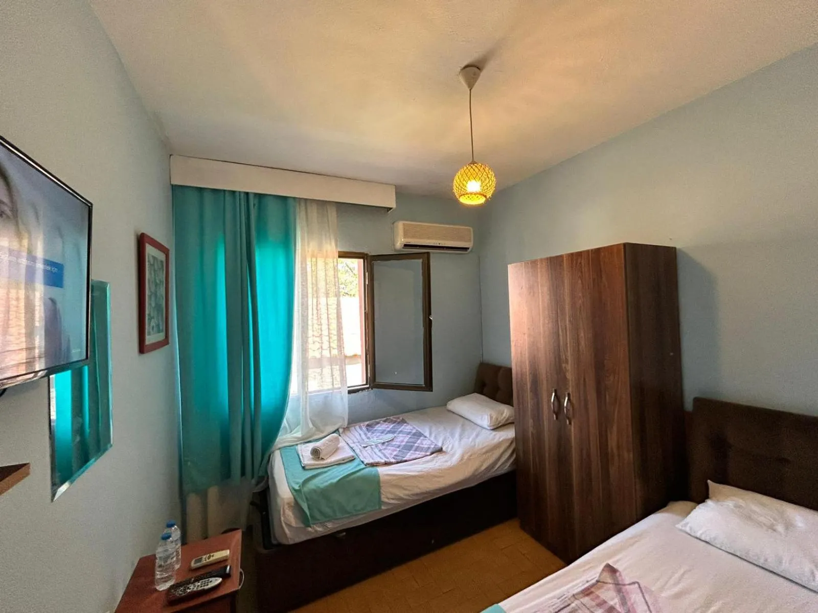 Photo of the whole room, Bed in Yeşim Pansiyon