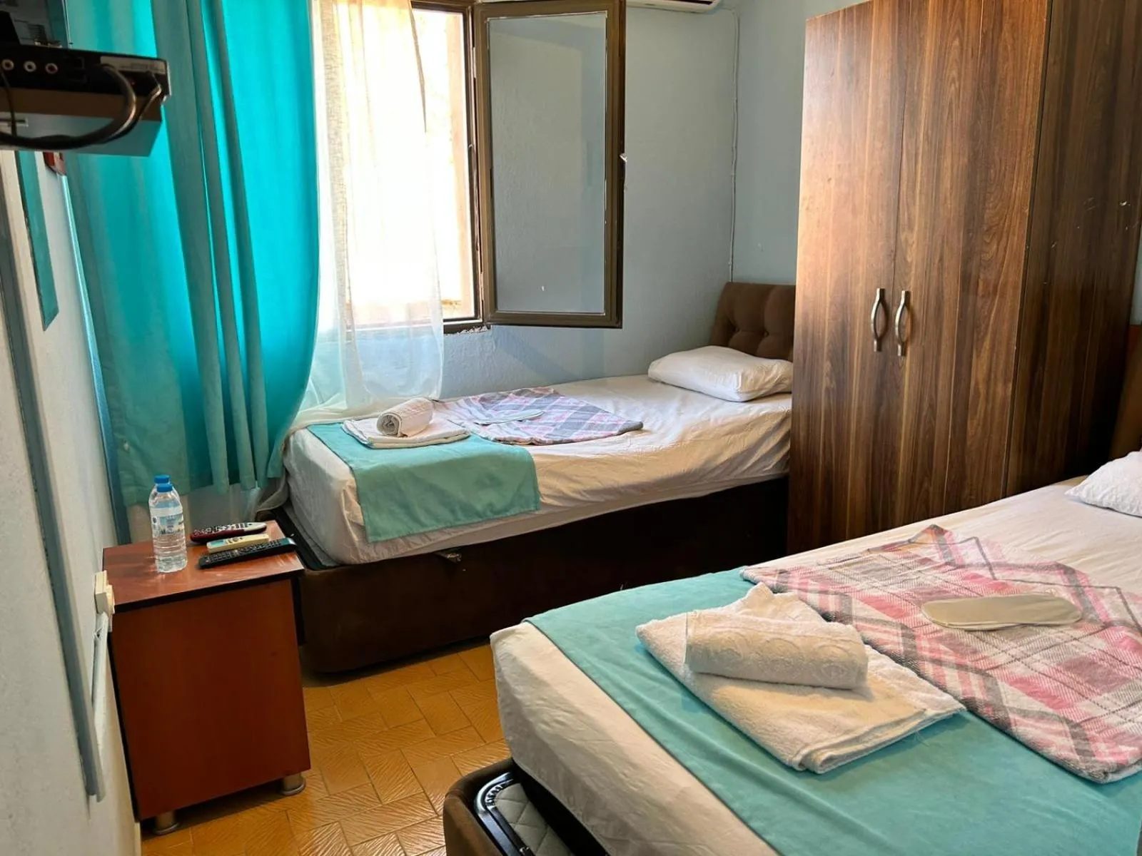 Photo of the whole room, Bed in Yeşim Pansiyon