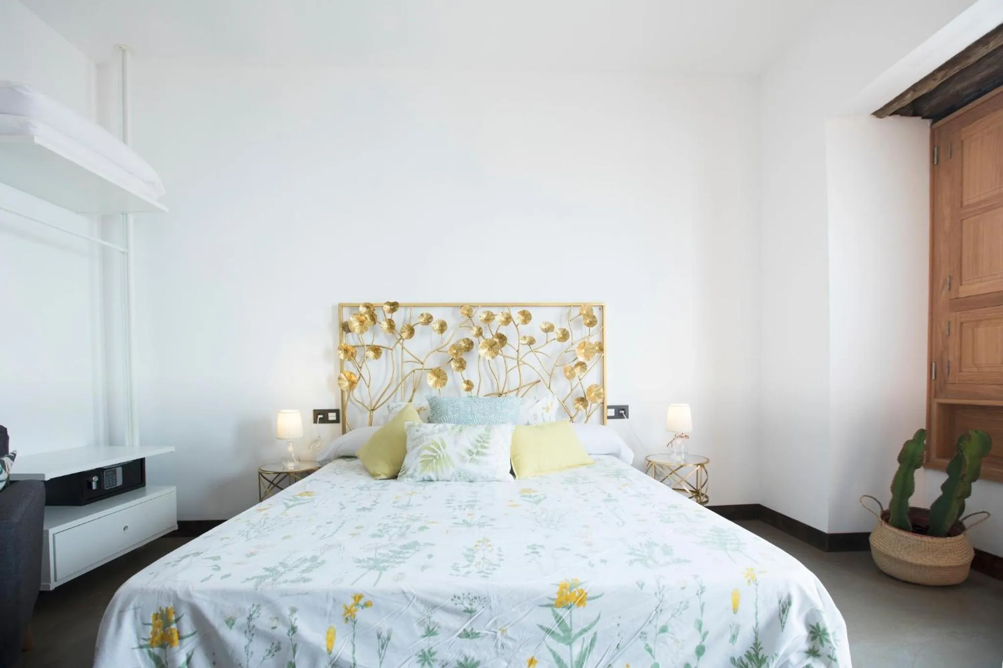 Property building, Bed in El Charco Suites