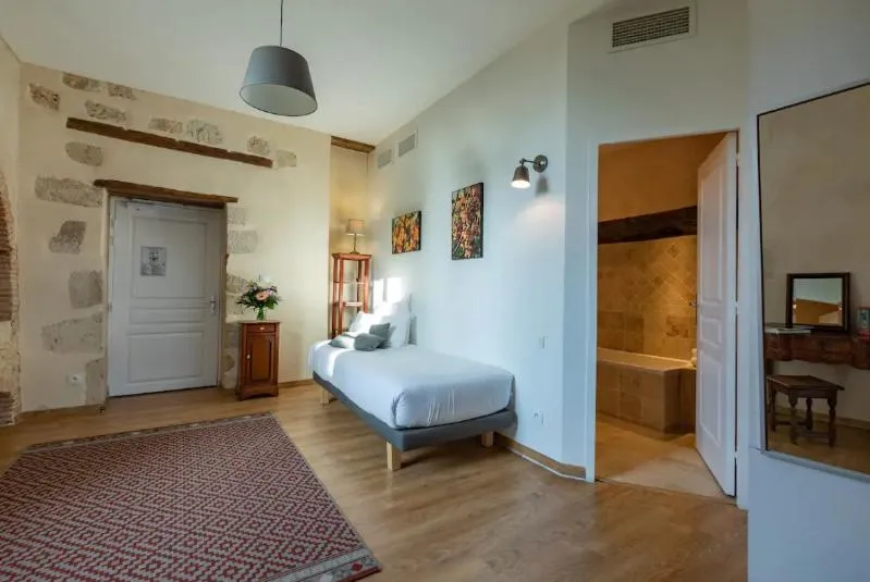 Bedroom, Bed in Le Castel Pierre - 7ch&7sdb avec clim, piscine XL, salle fitness et sauna pour 18 personnes