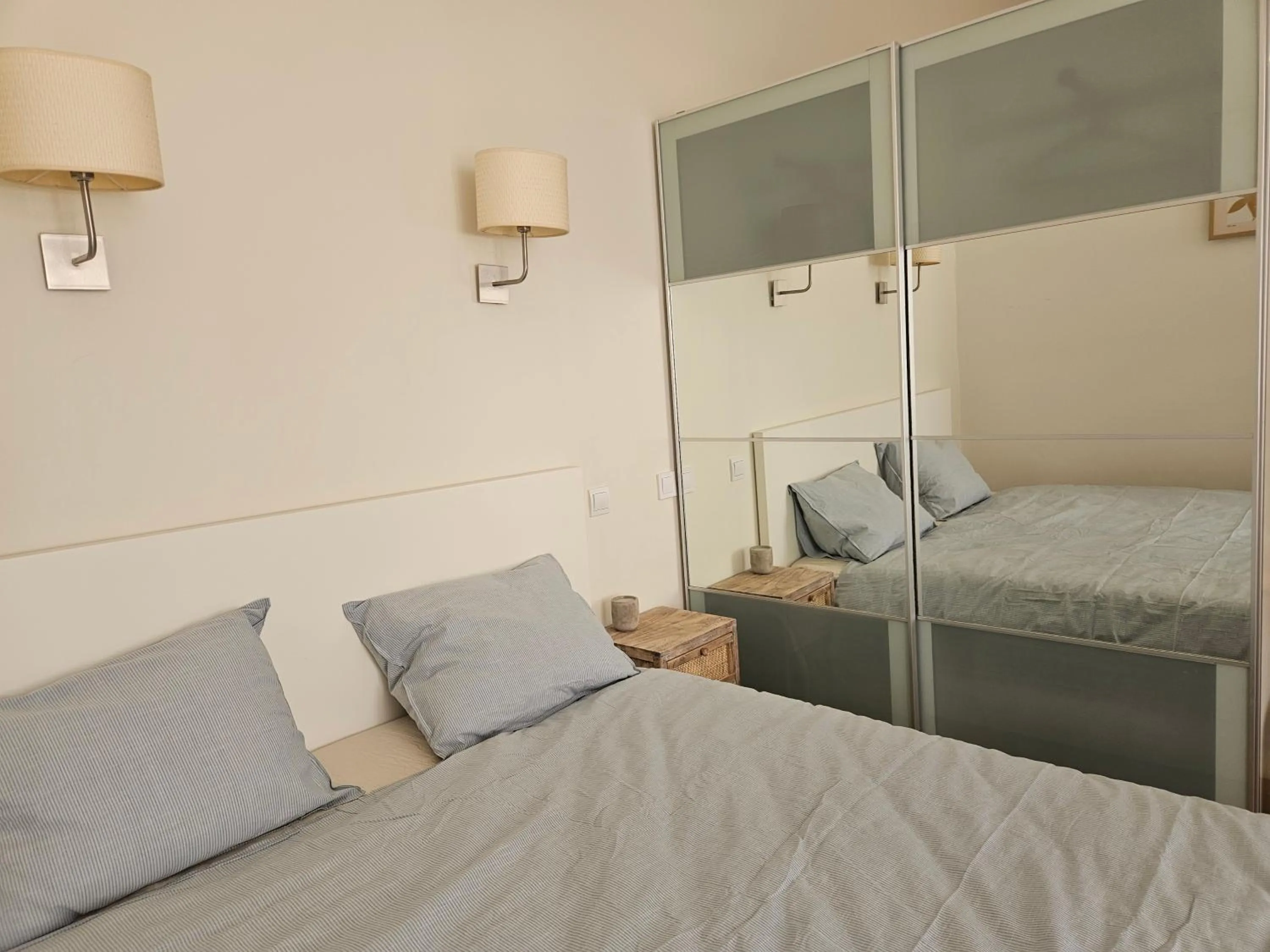 Acacia Private Rooms & Studios