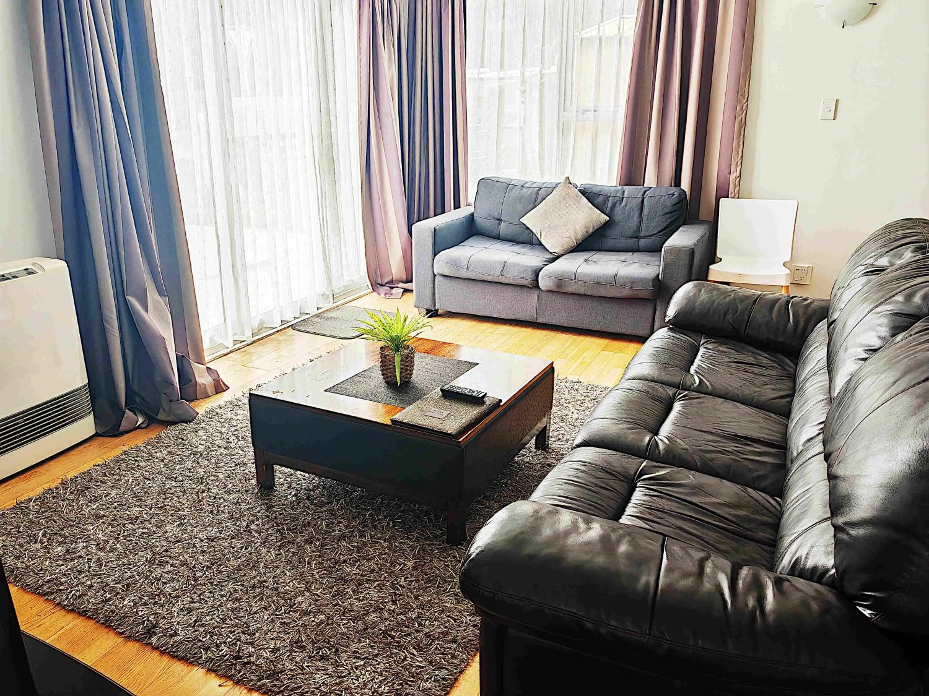 Living room in Newlands Court Motel