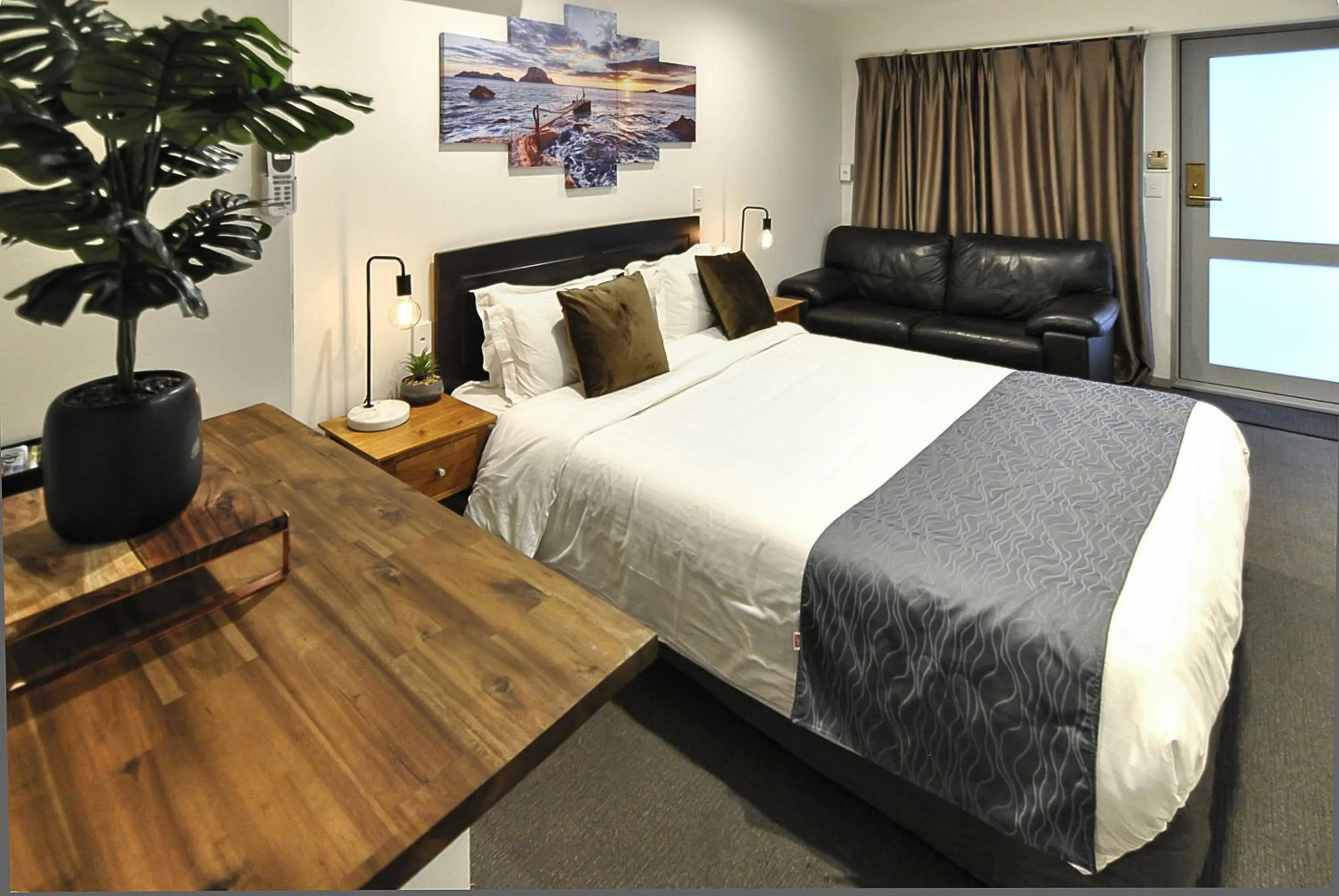 Bed in Newlands Court Motel