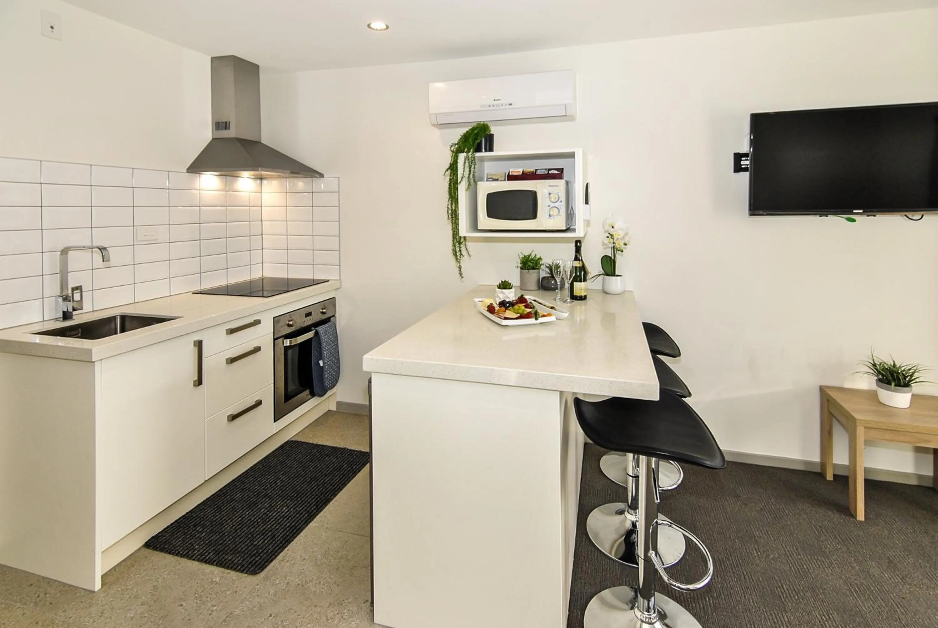 Kitchen or kitchenette in Newlands Court Motel