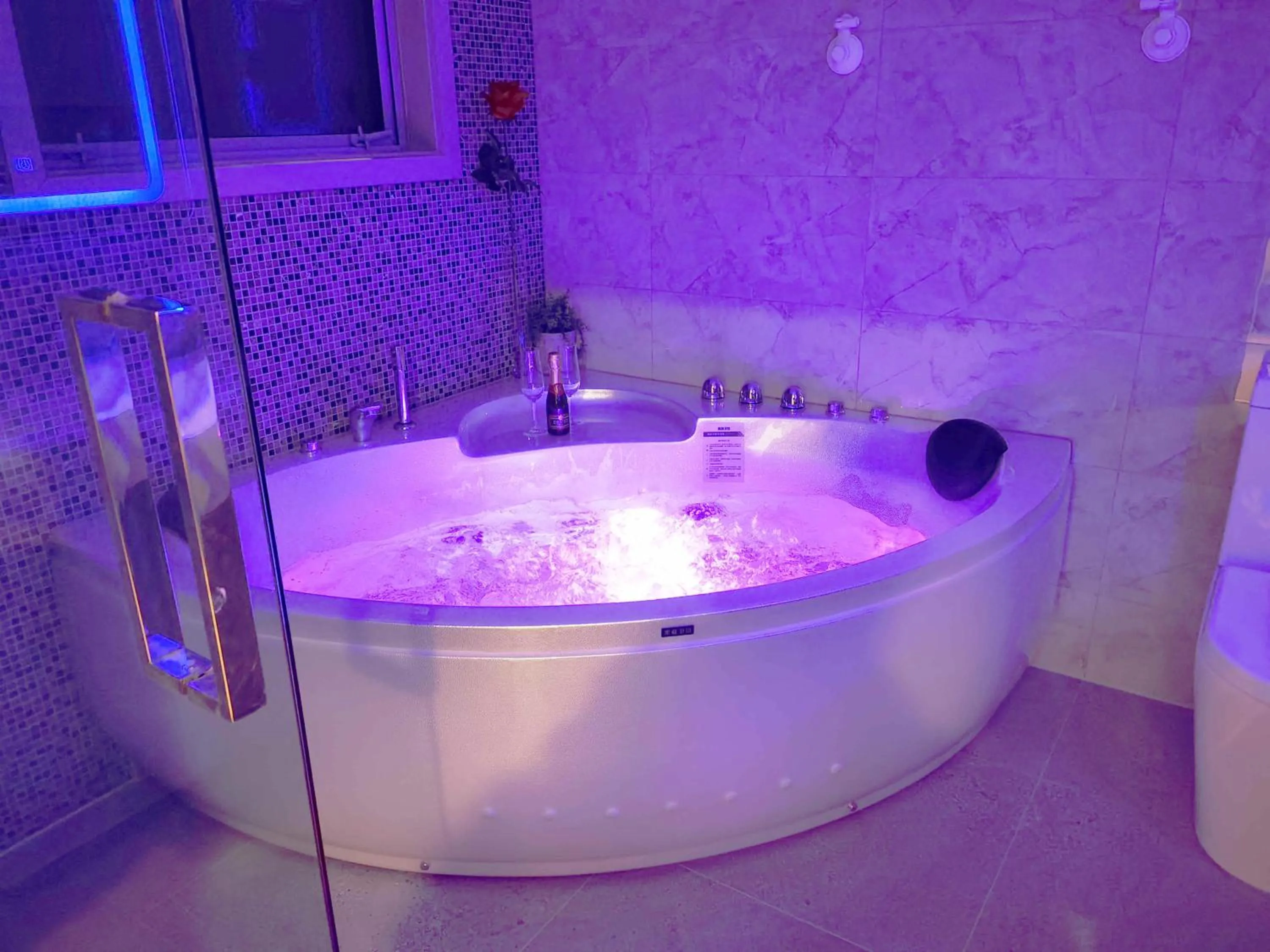 Bath in Newlands Court Motel