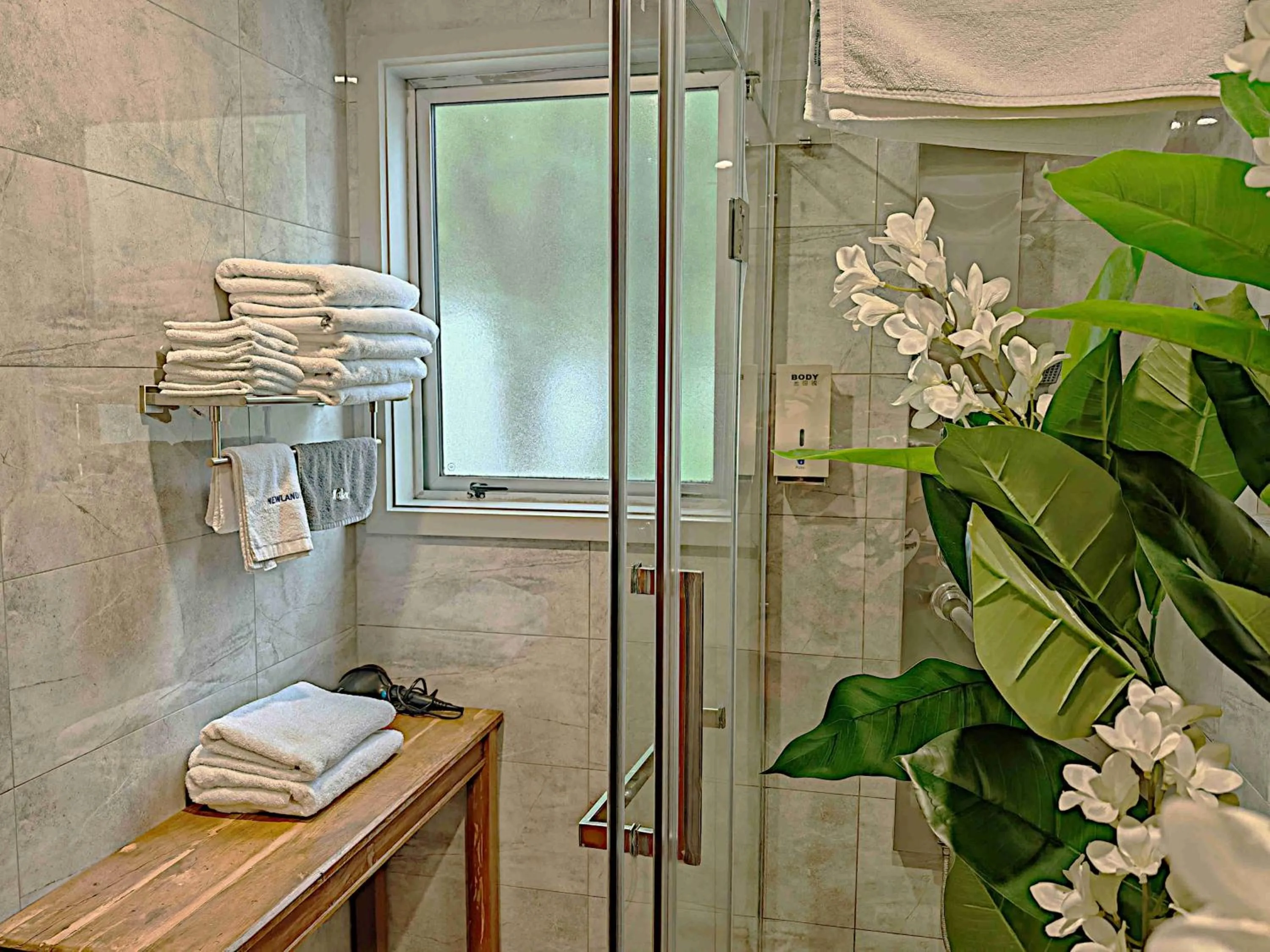Bathroom in Newlands Court Motel