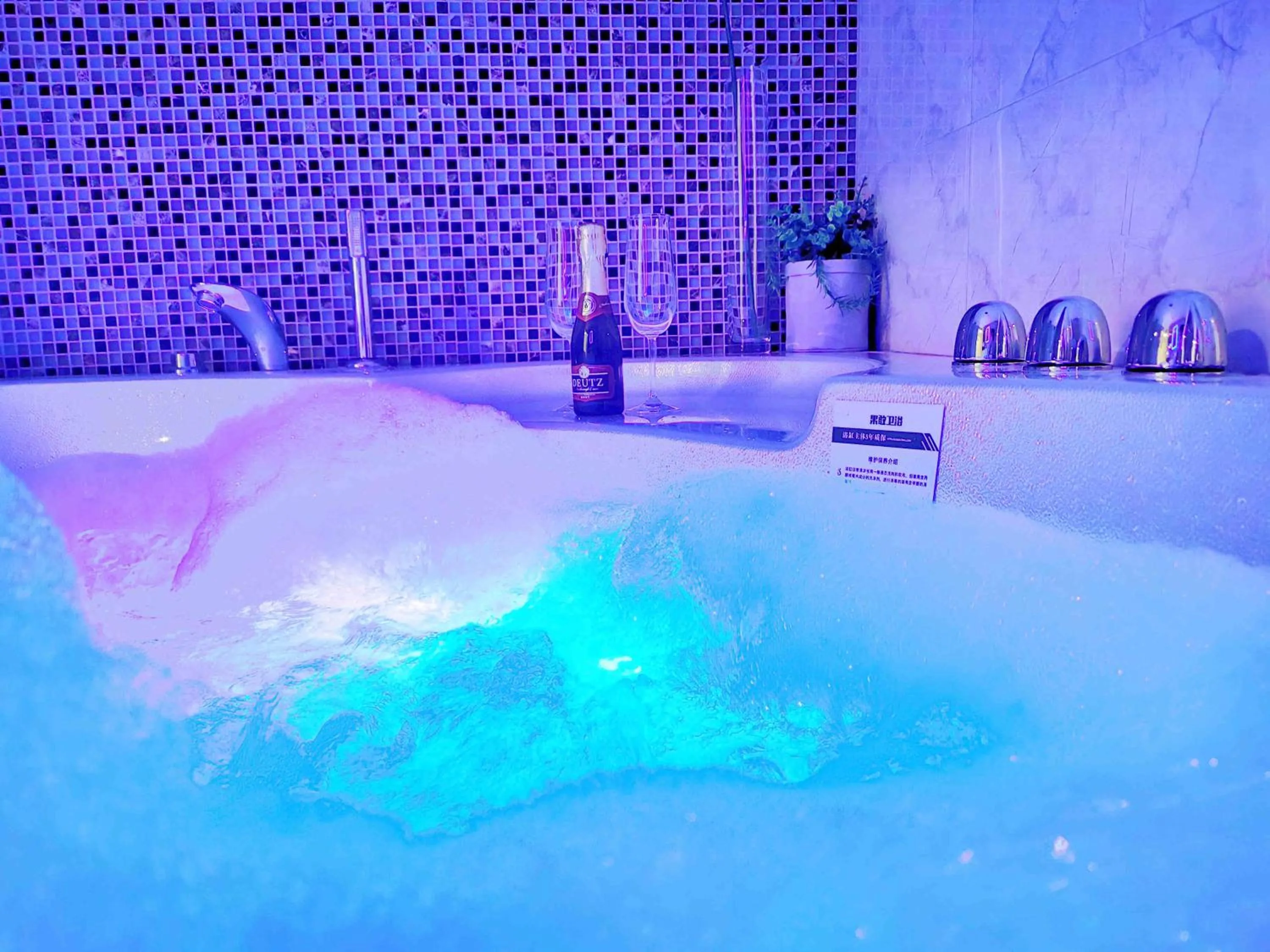 Bath in Newlands Court Motel