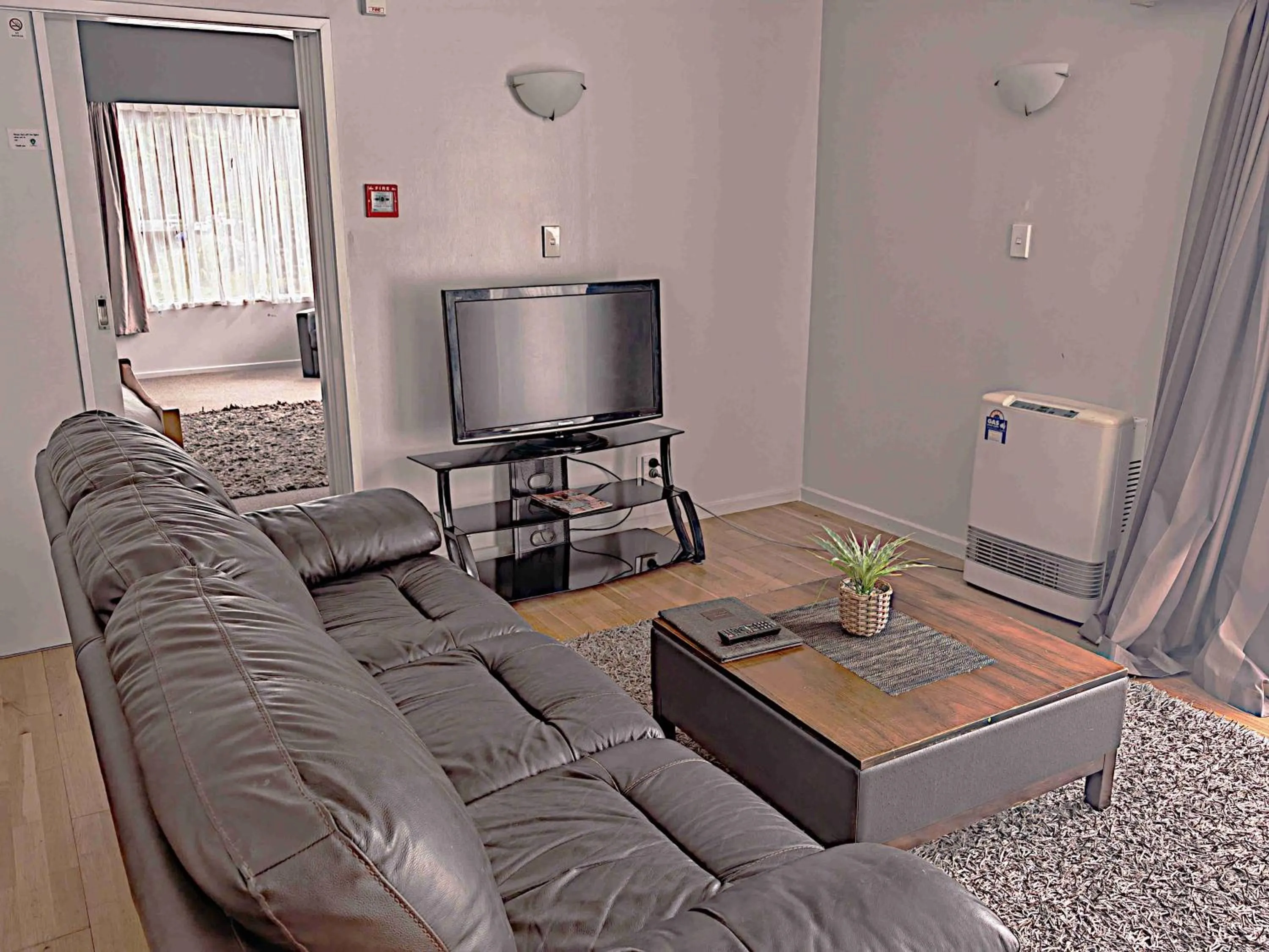 TV and multimedia in Newlands Court Motel