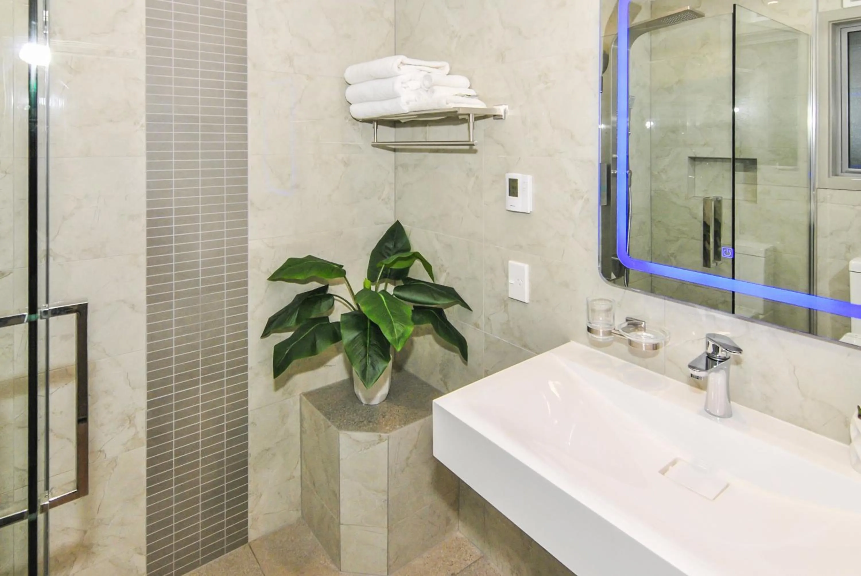 Bathroom in Newlands Court Motel