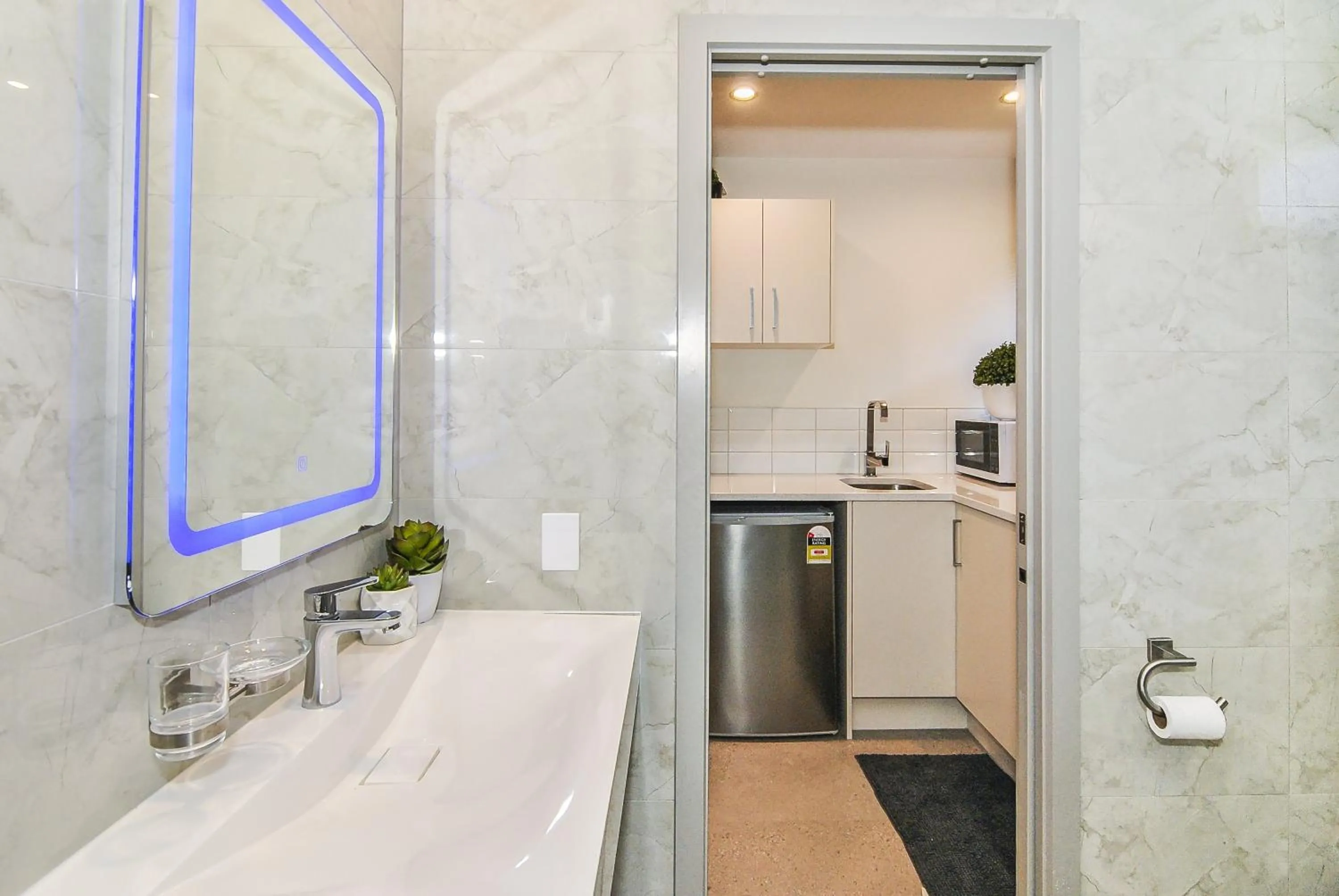 Bathroom in Newlands Court Motel