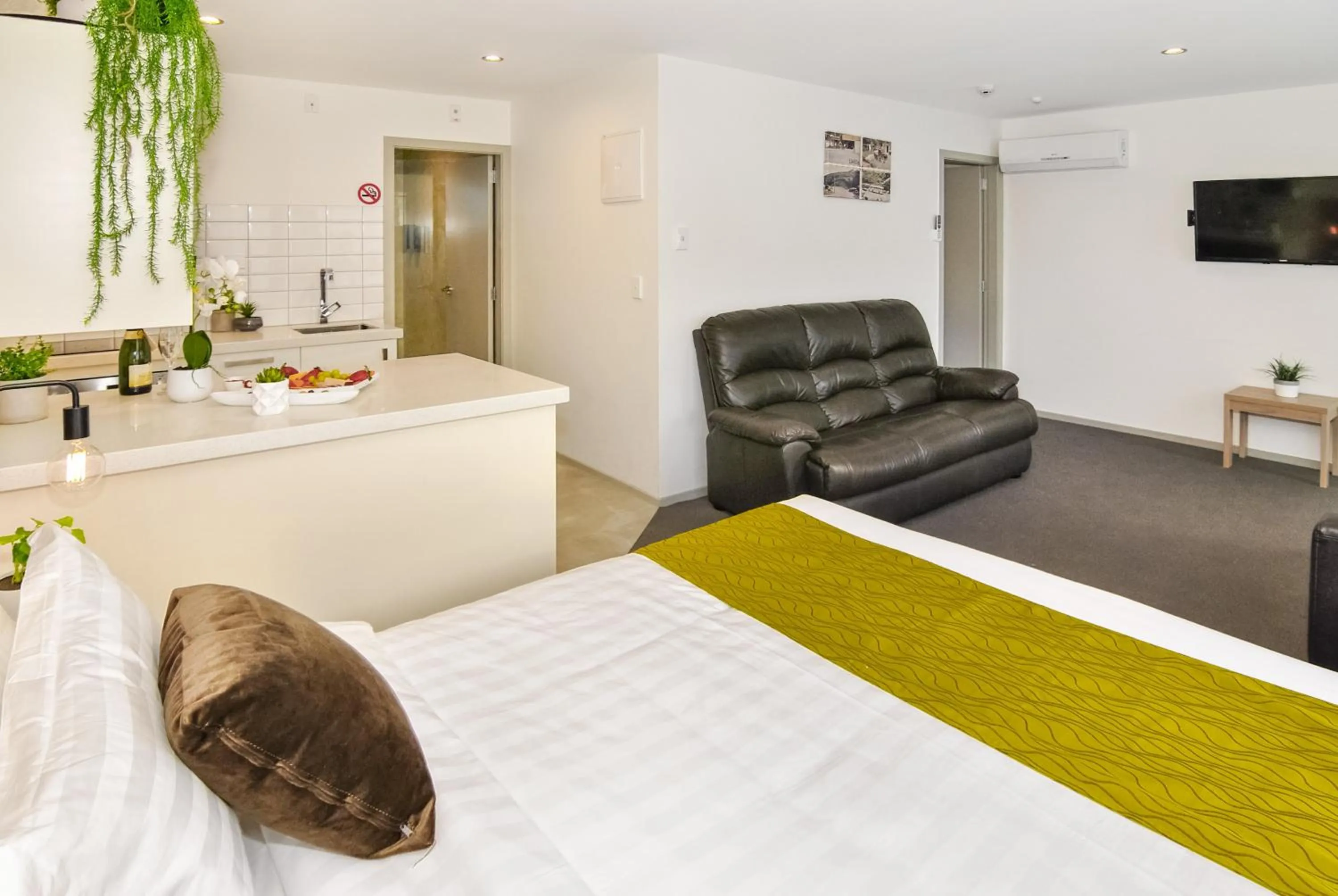 Bed in Newlands Court Motel