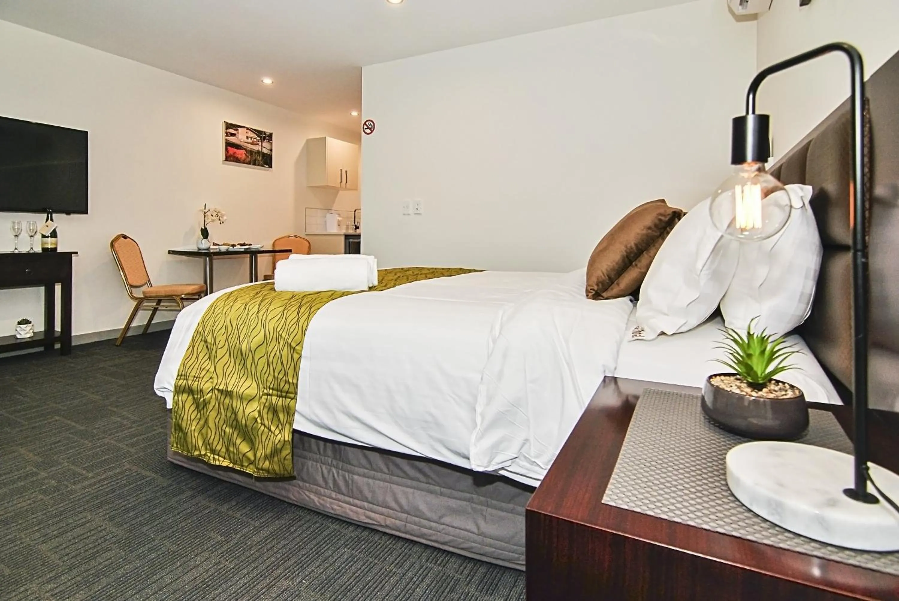 Bed in Newlands Court Motel