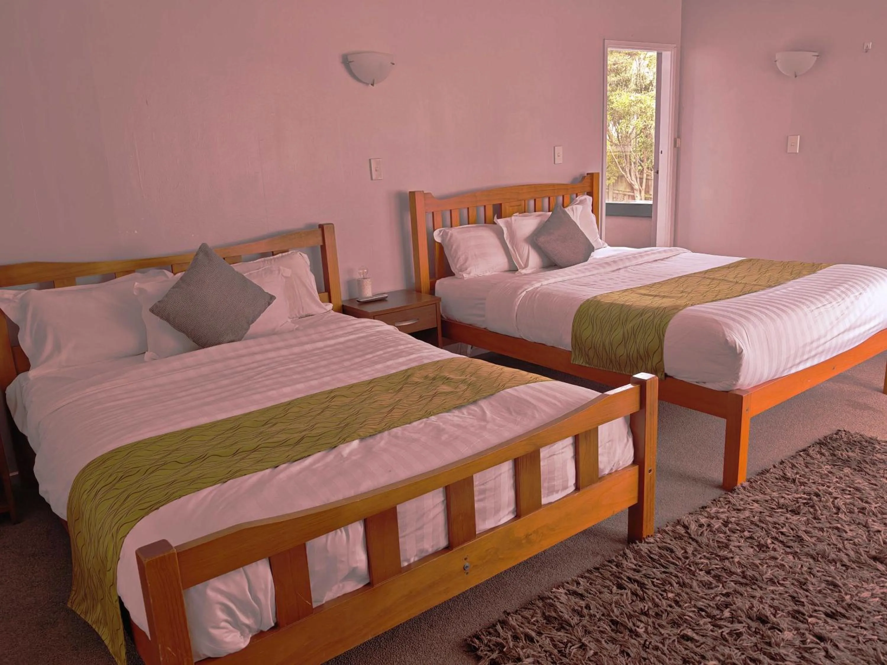 Bedroom, Bed in Newlands Court Motel