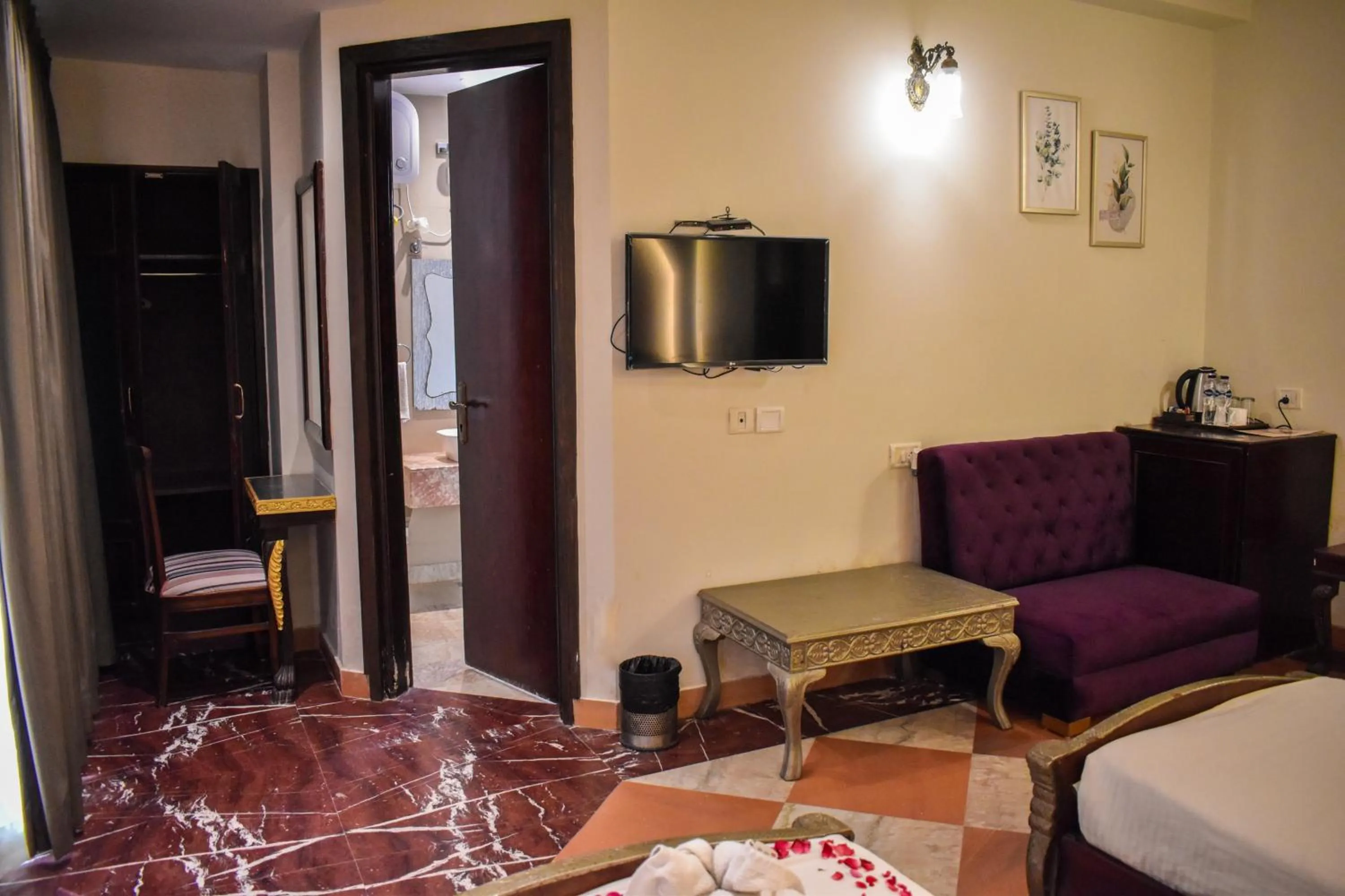 Coffee/tea facilities in HotelMaple Ridge