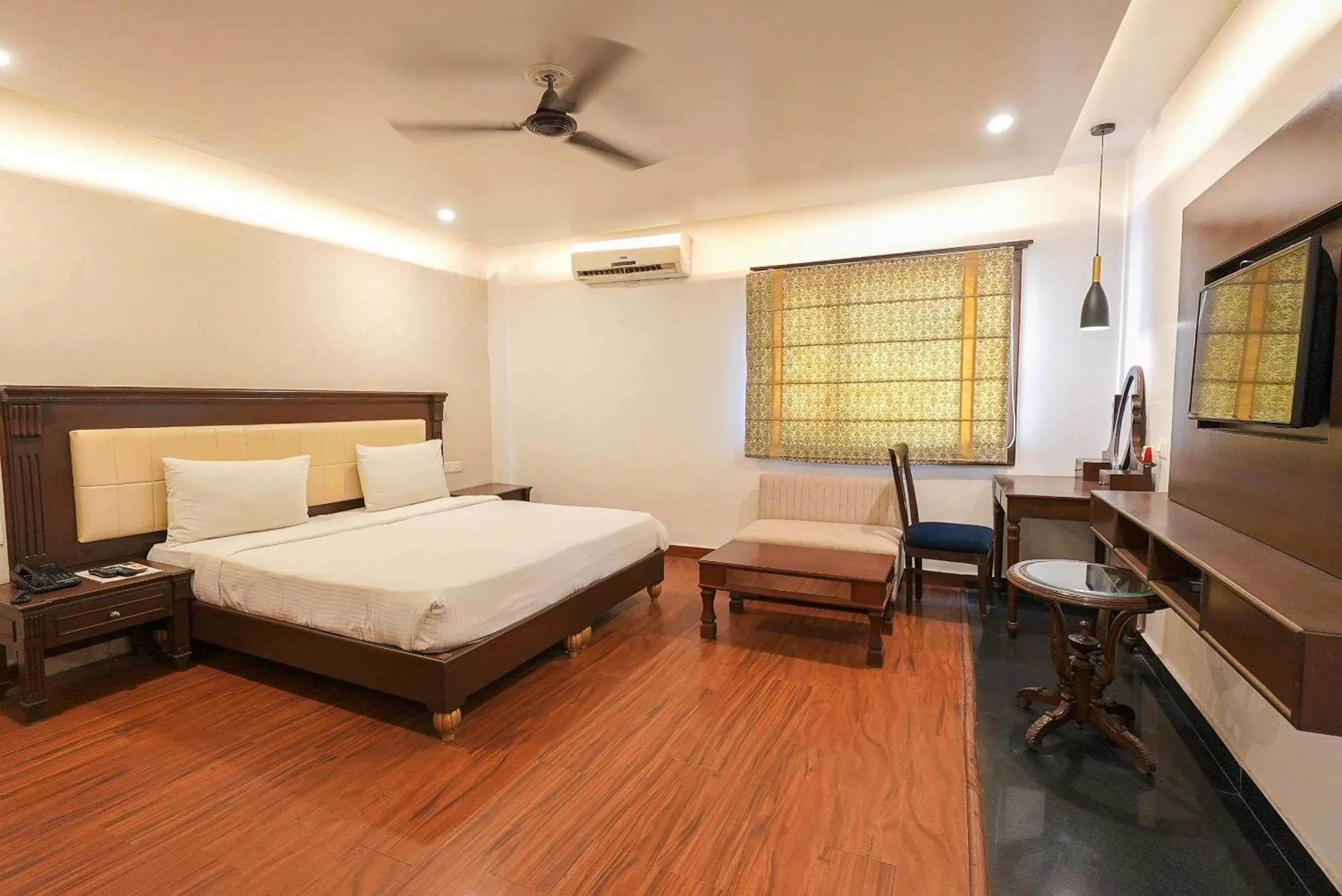 Coffee/tea facilities, Bed in HotelMaple Ridge