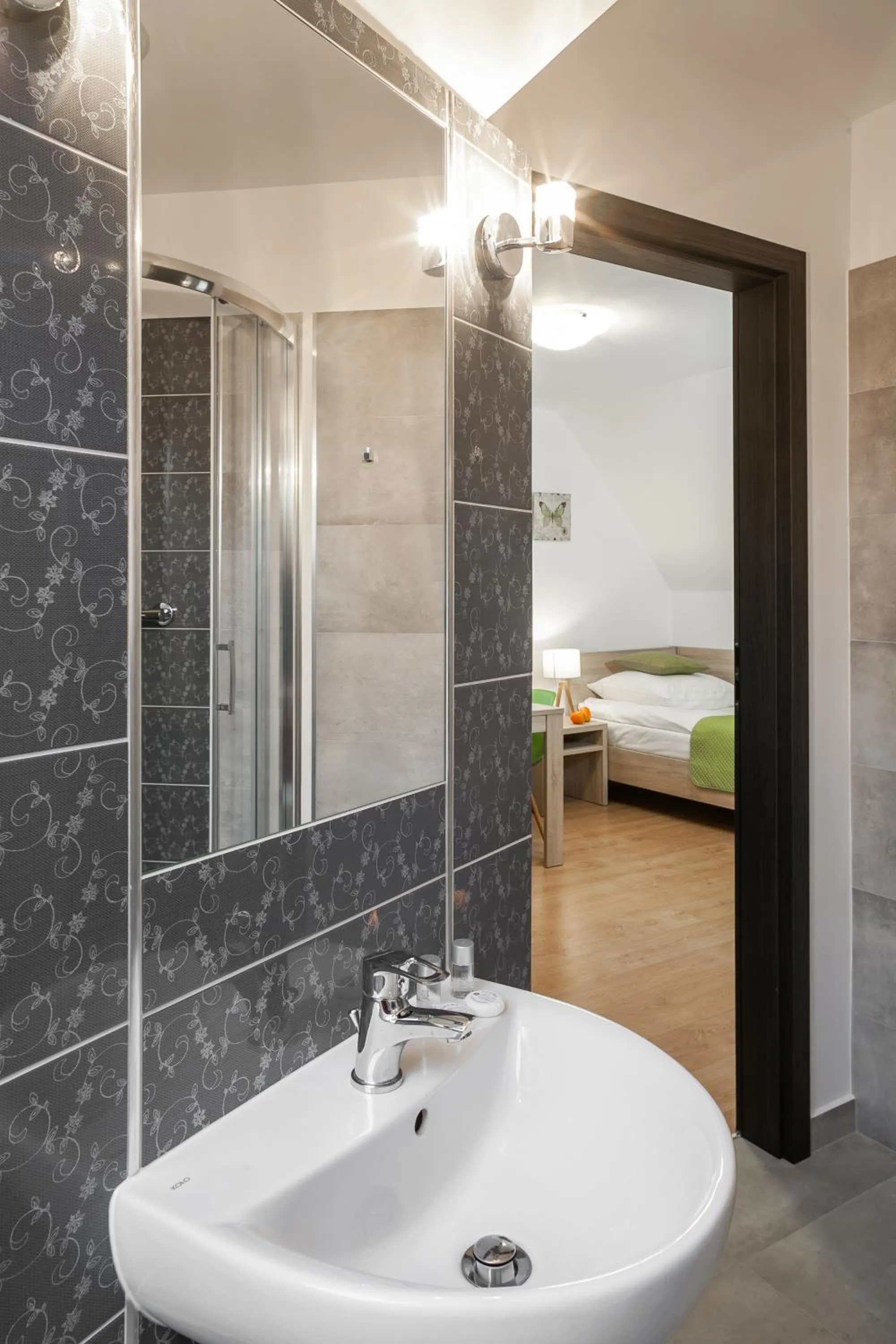 Bathroom, Bed in Villa Margo