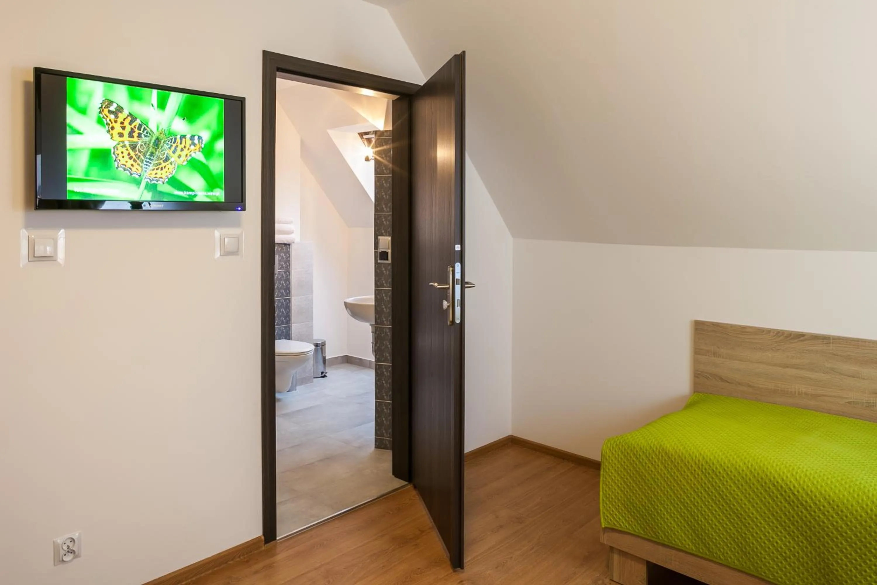 Bathroom, Bed in Villa Margo