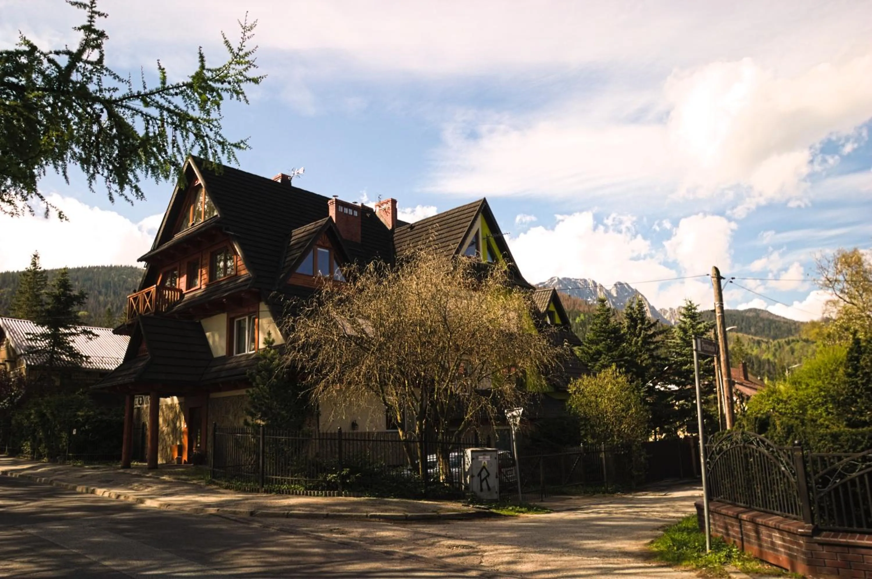 Property building in Willa Weronika