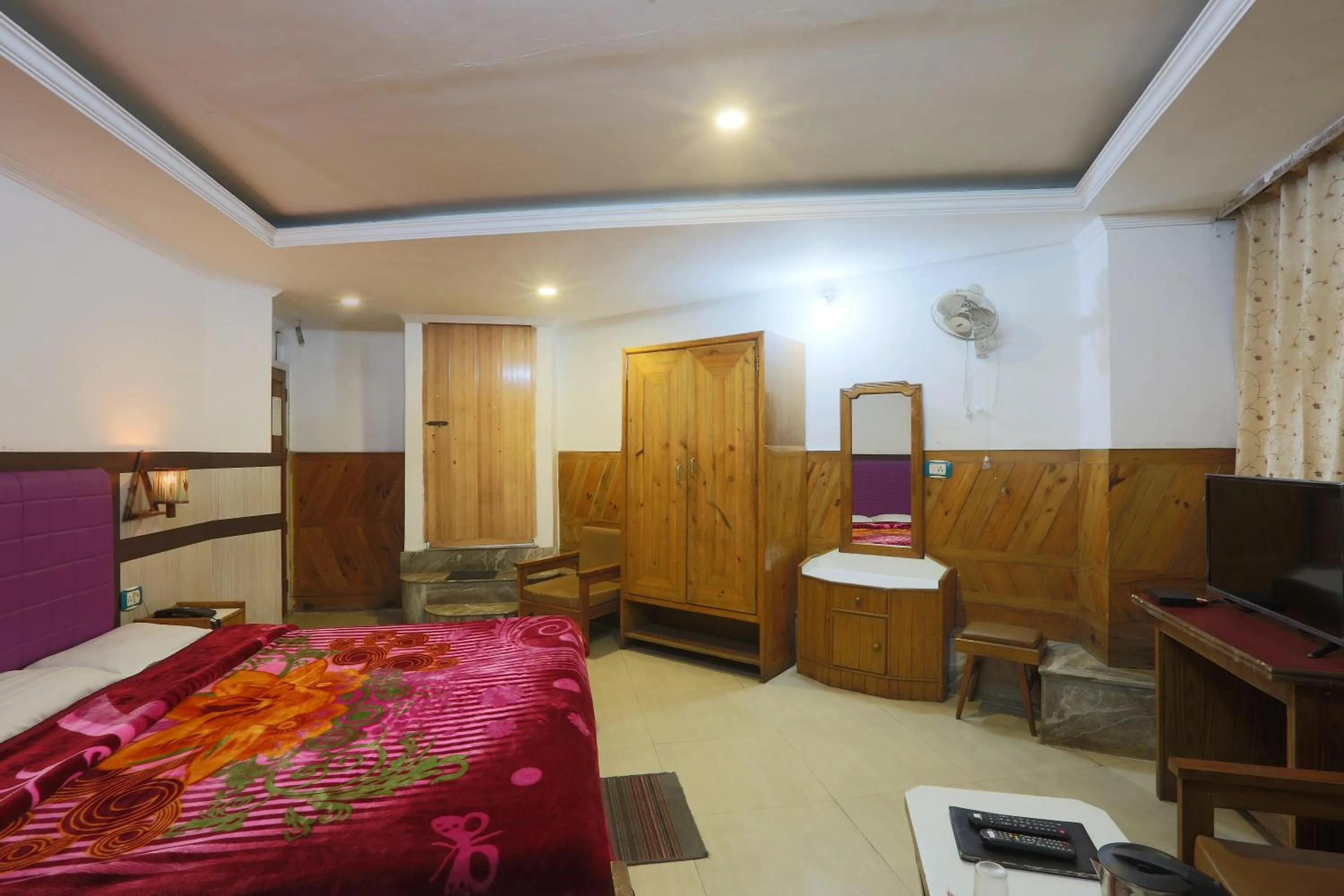 TV and multimedia, Bed in Hotel Assembly