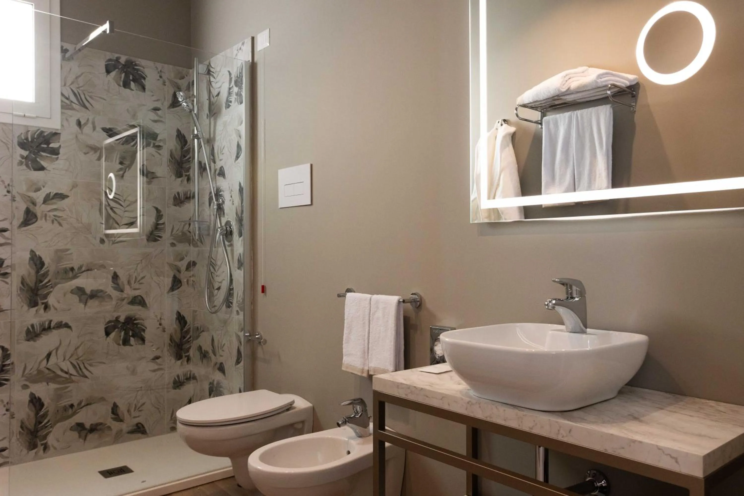 Bathroom in Mondello Glam Hotel & Terrace