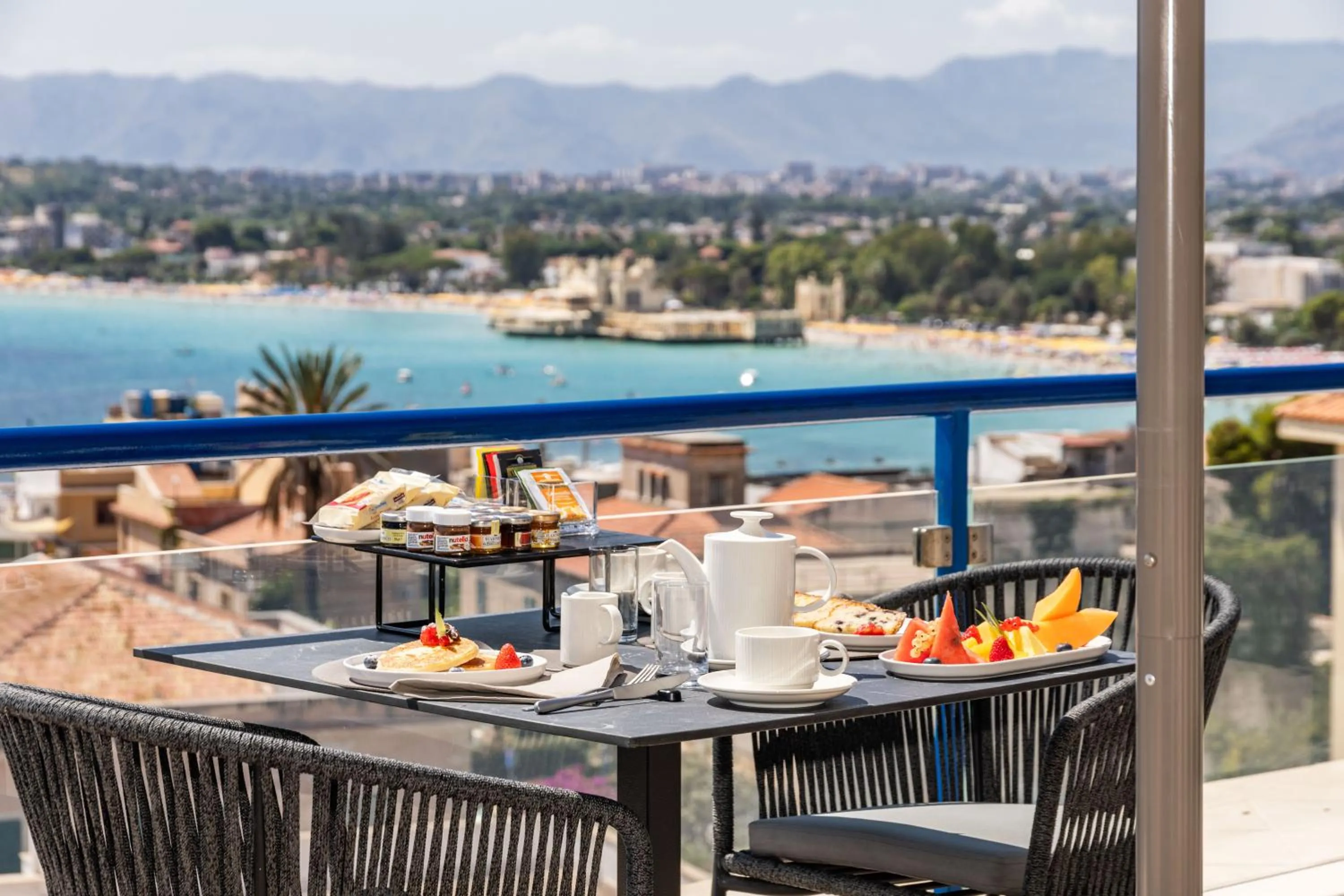 Restaurant/places to eat in Mondello Glam Hotel & Terrace