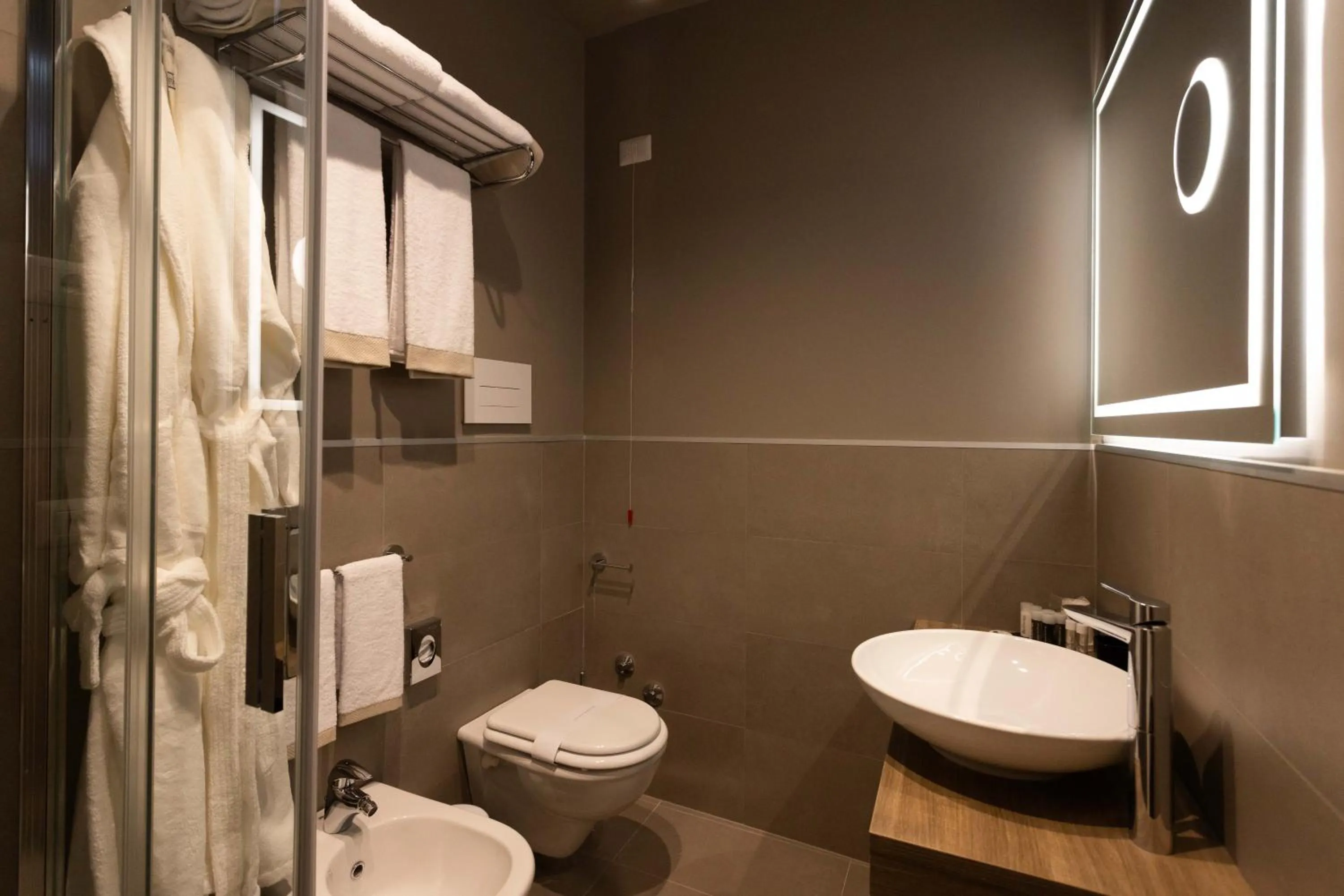 Bathroom in Mondello Glam Hotel & Terrace