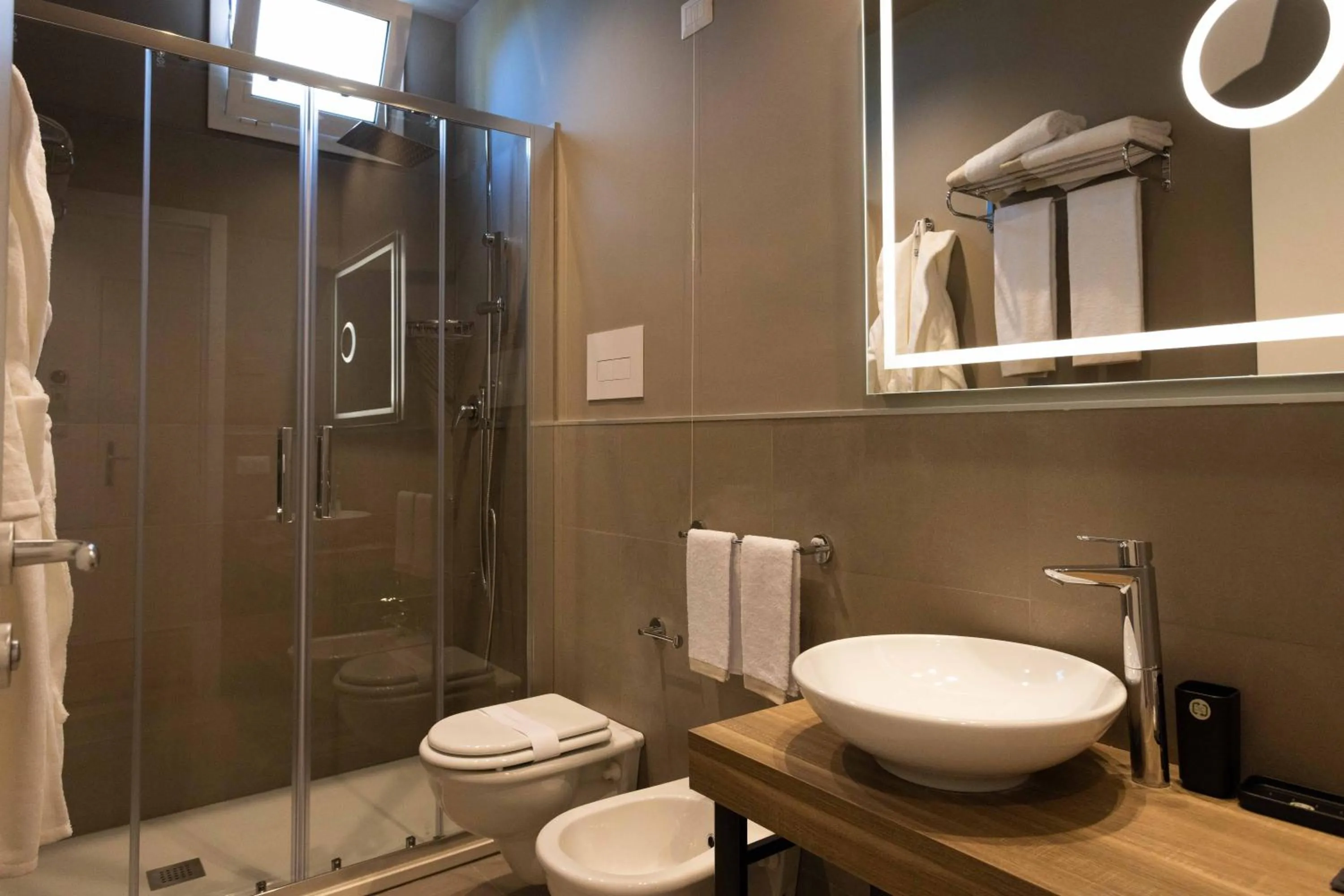 Bathroom in Mondello Glam Hotel & Terrace